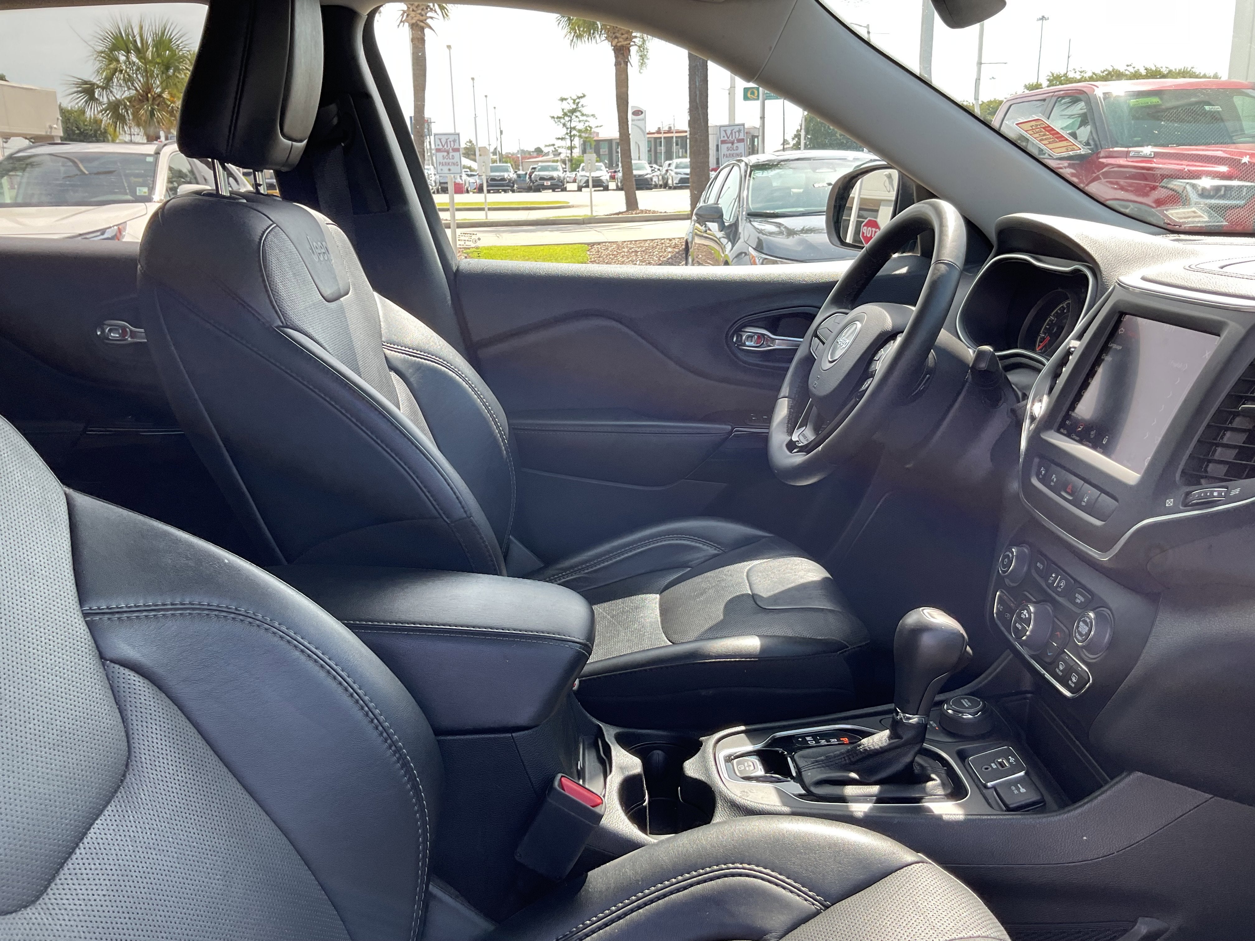 2023 Jeep Cherokee Altitude Lux