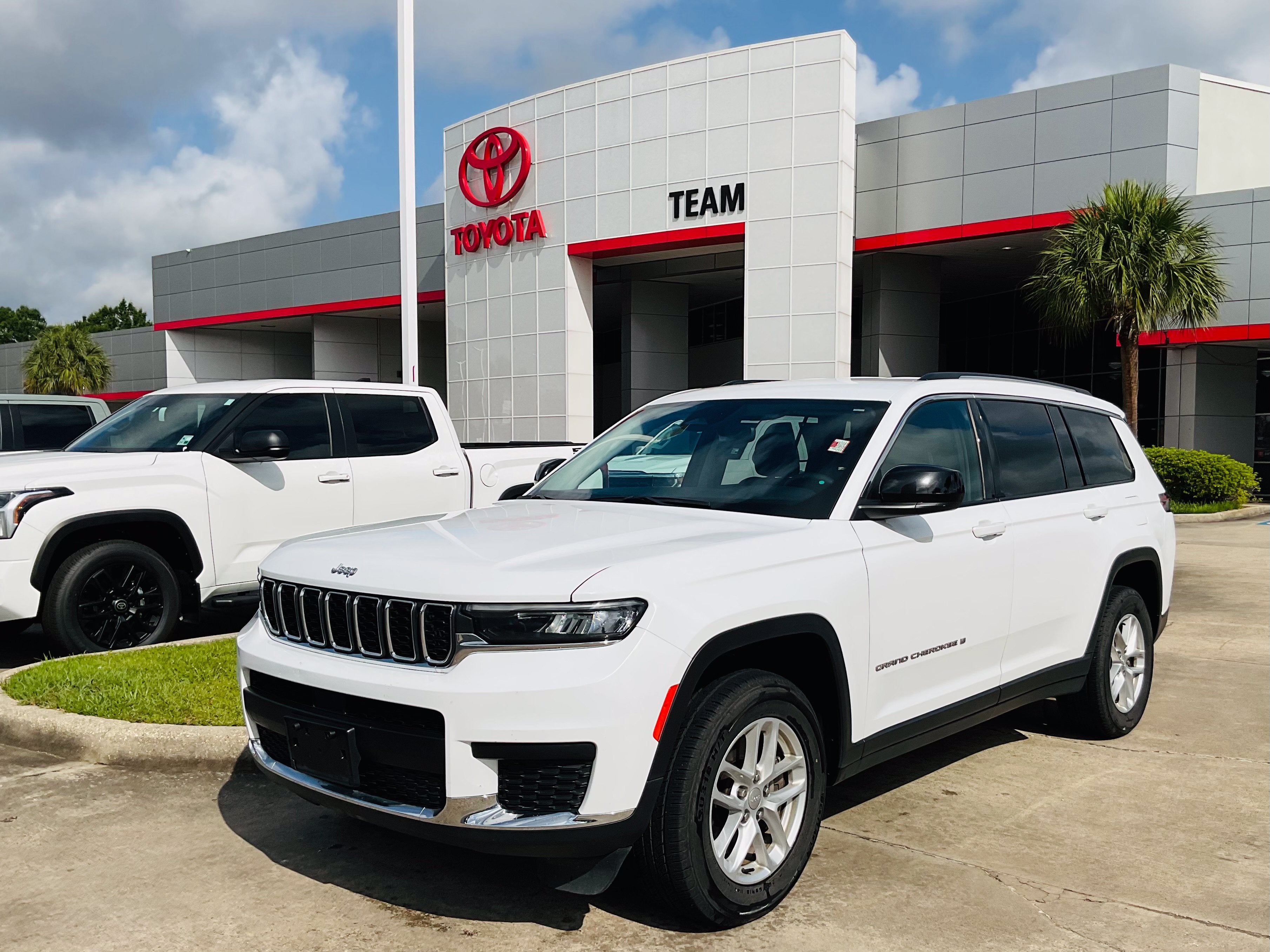2023 Jeep Grand Cherokee L Laredo