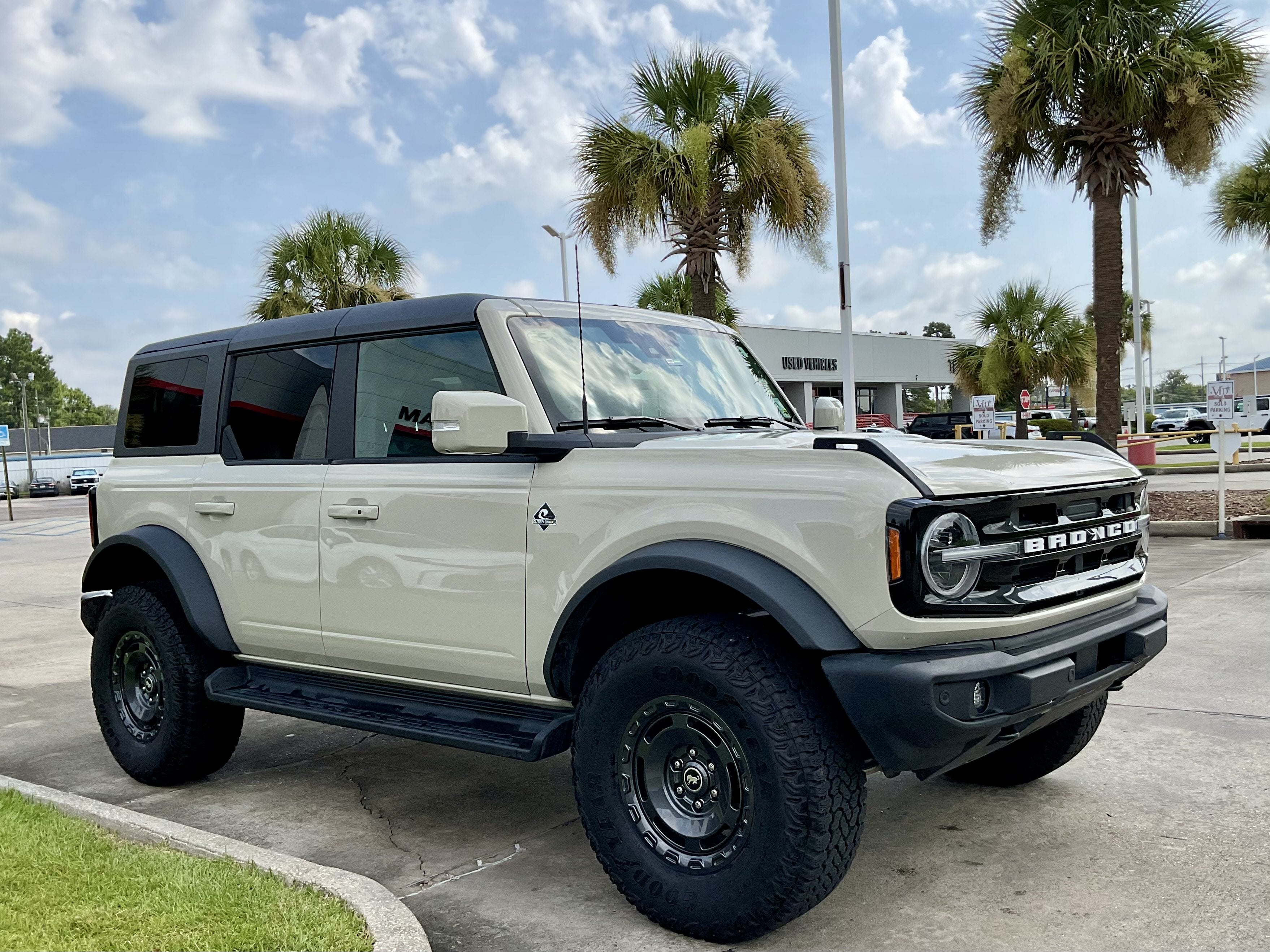 2025 Ford Bronco Outer Banks
