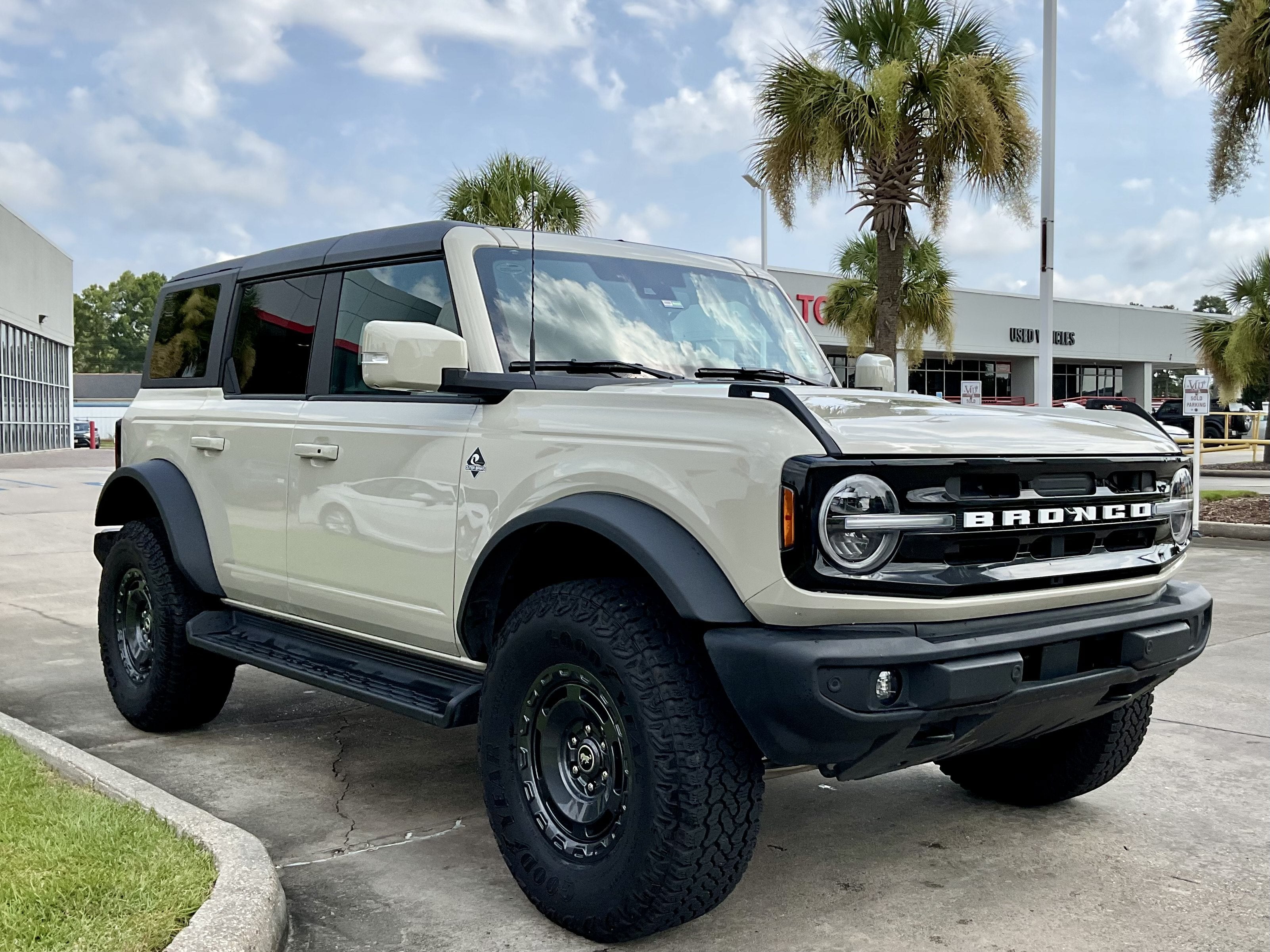 2025 Ford Bronco Outer Banks