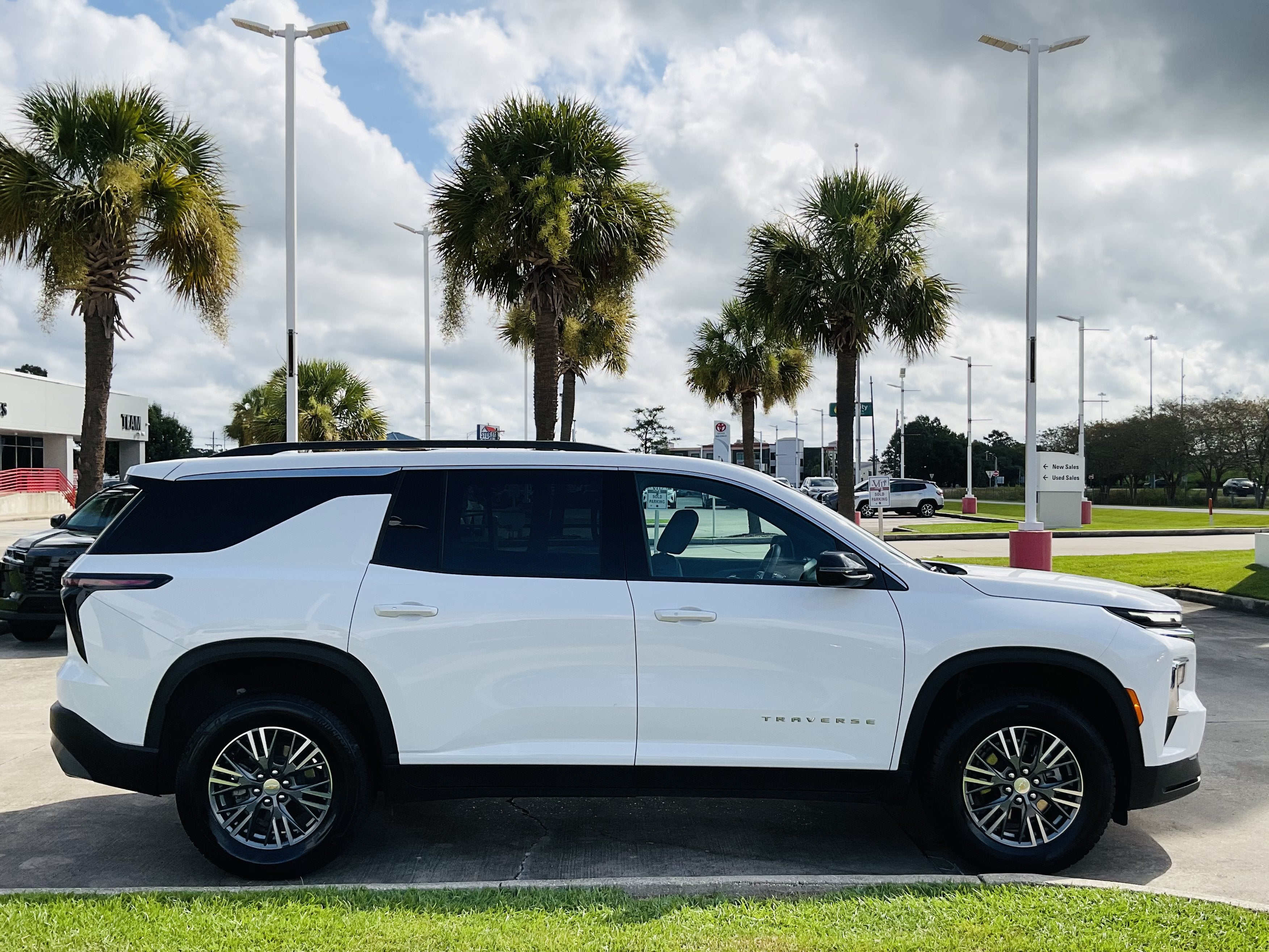 2026 Chevrolet Traverse FWD LT