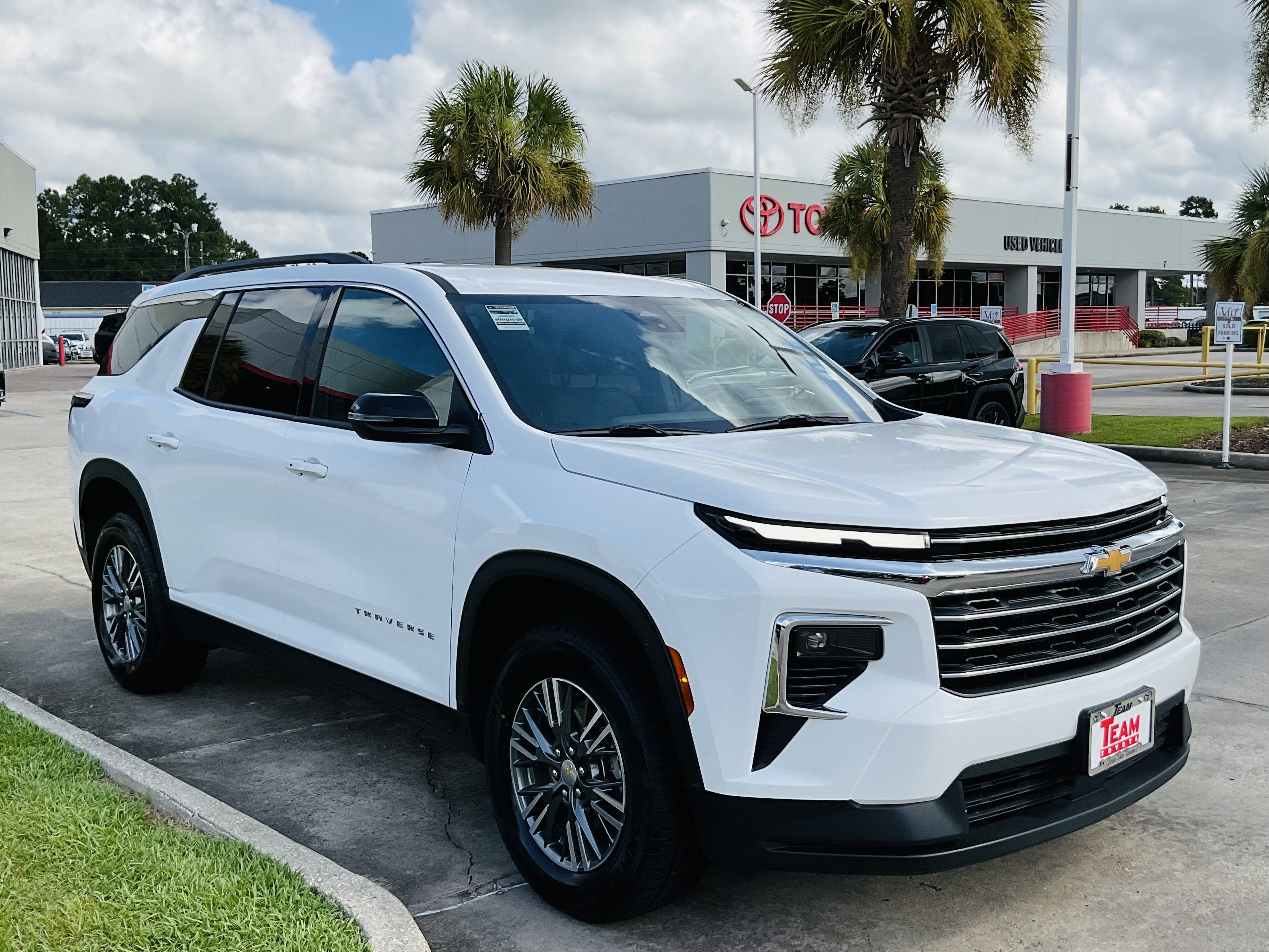 2026 Chevrolet Traverse FWD LT