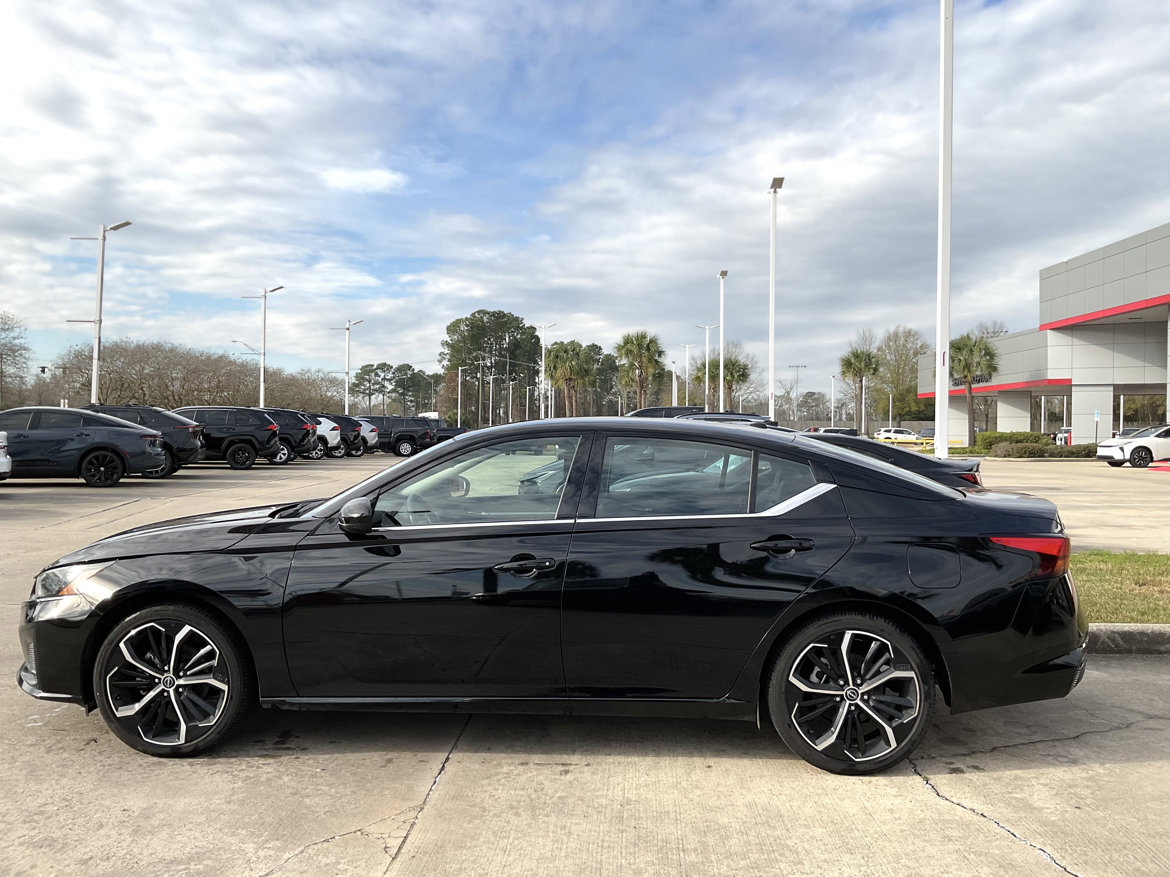 2025 Nissan Altima SR