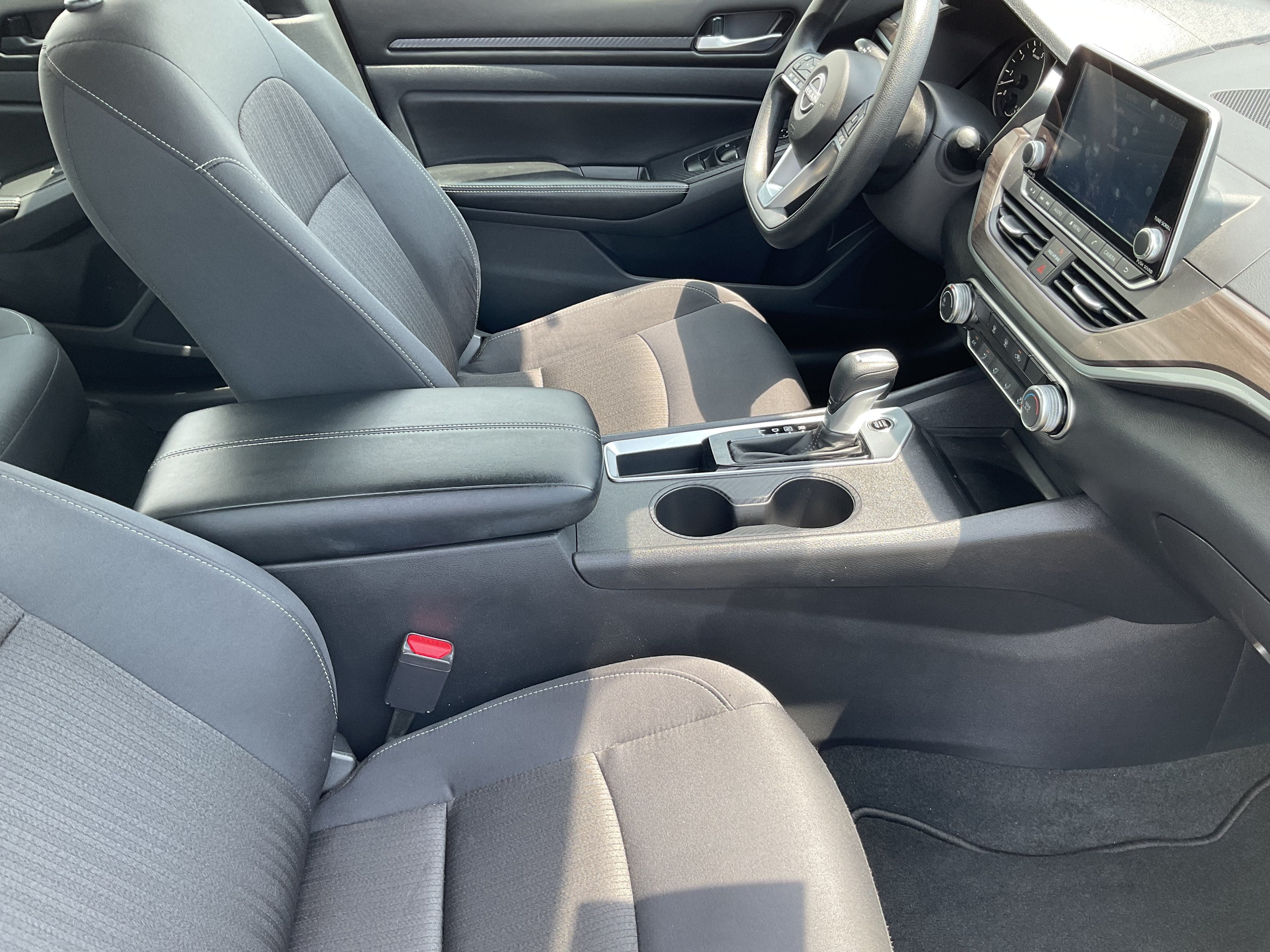 2025 Nissan Altima SV - Photo 14