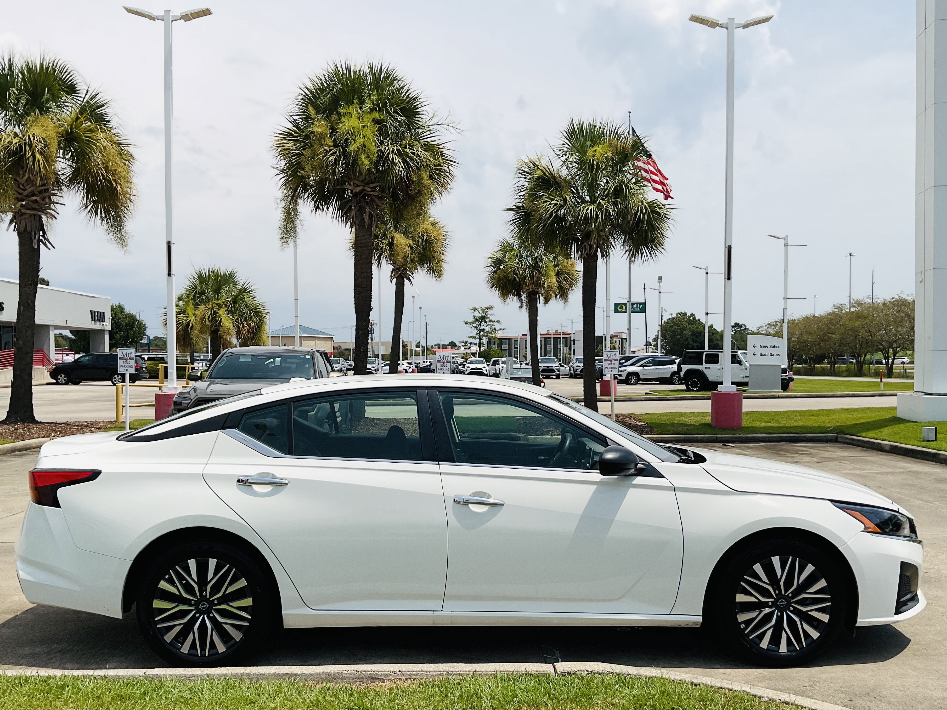 2025 Nissan Altima SV - Photo 6