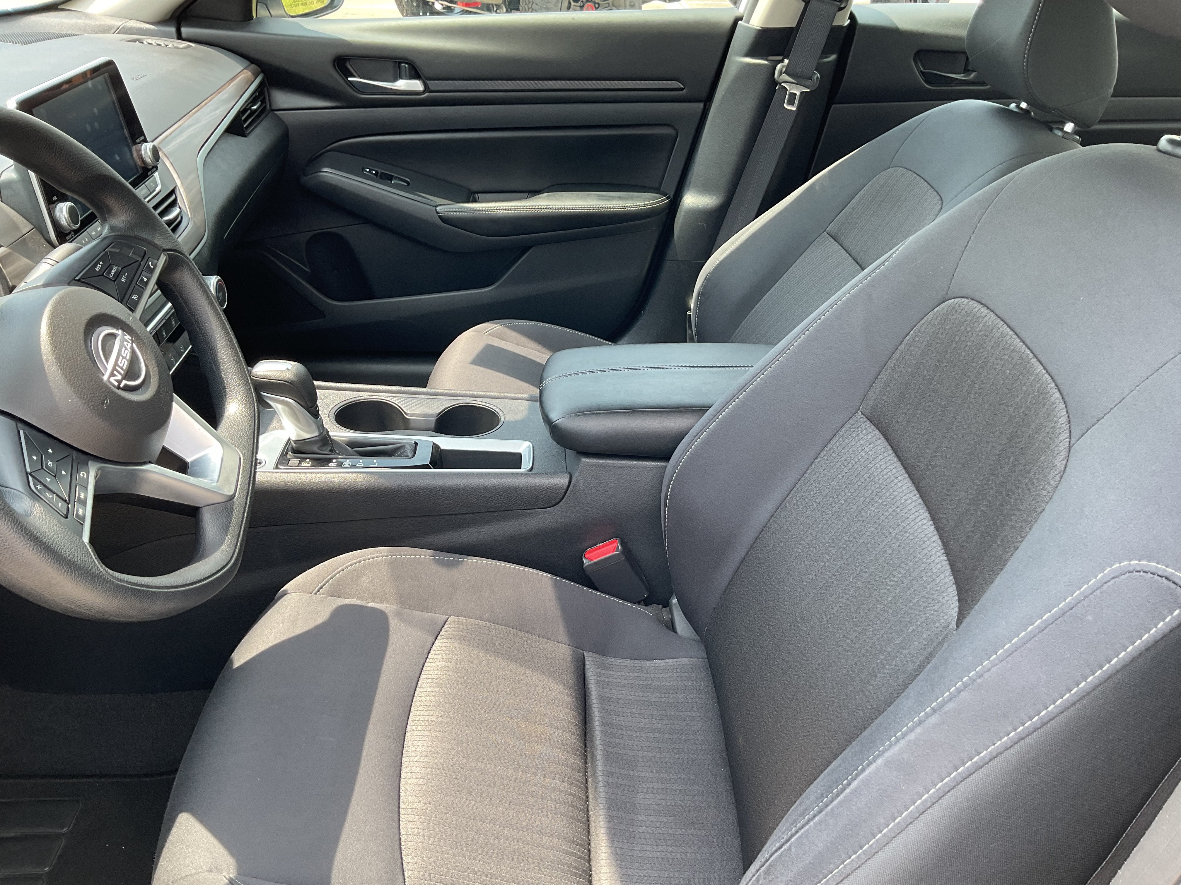 2025 Nissan Altima SV - Photo 9