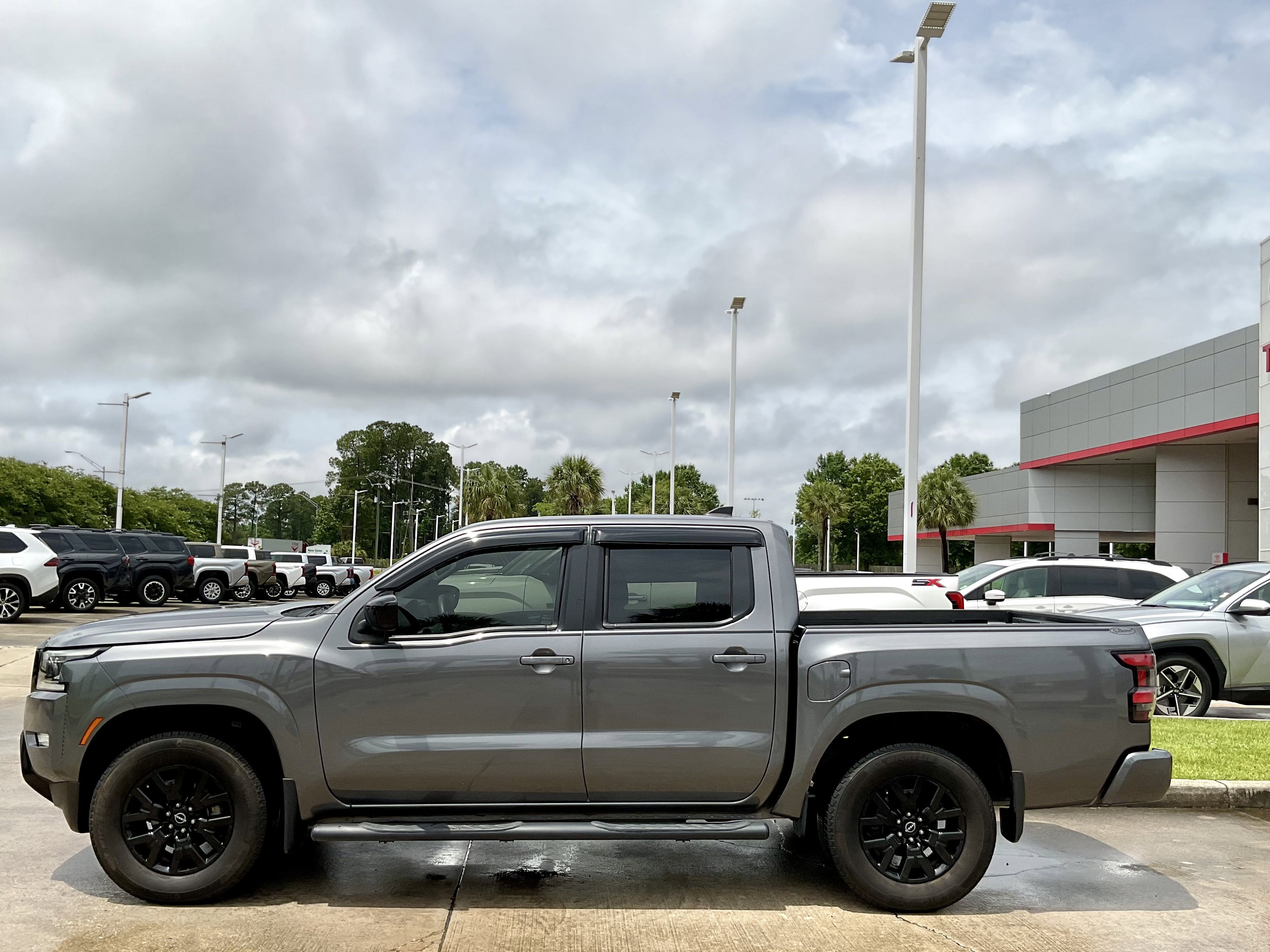2023 Nissan Frontier SV