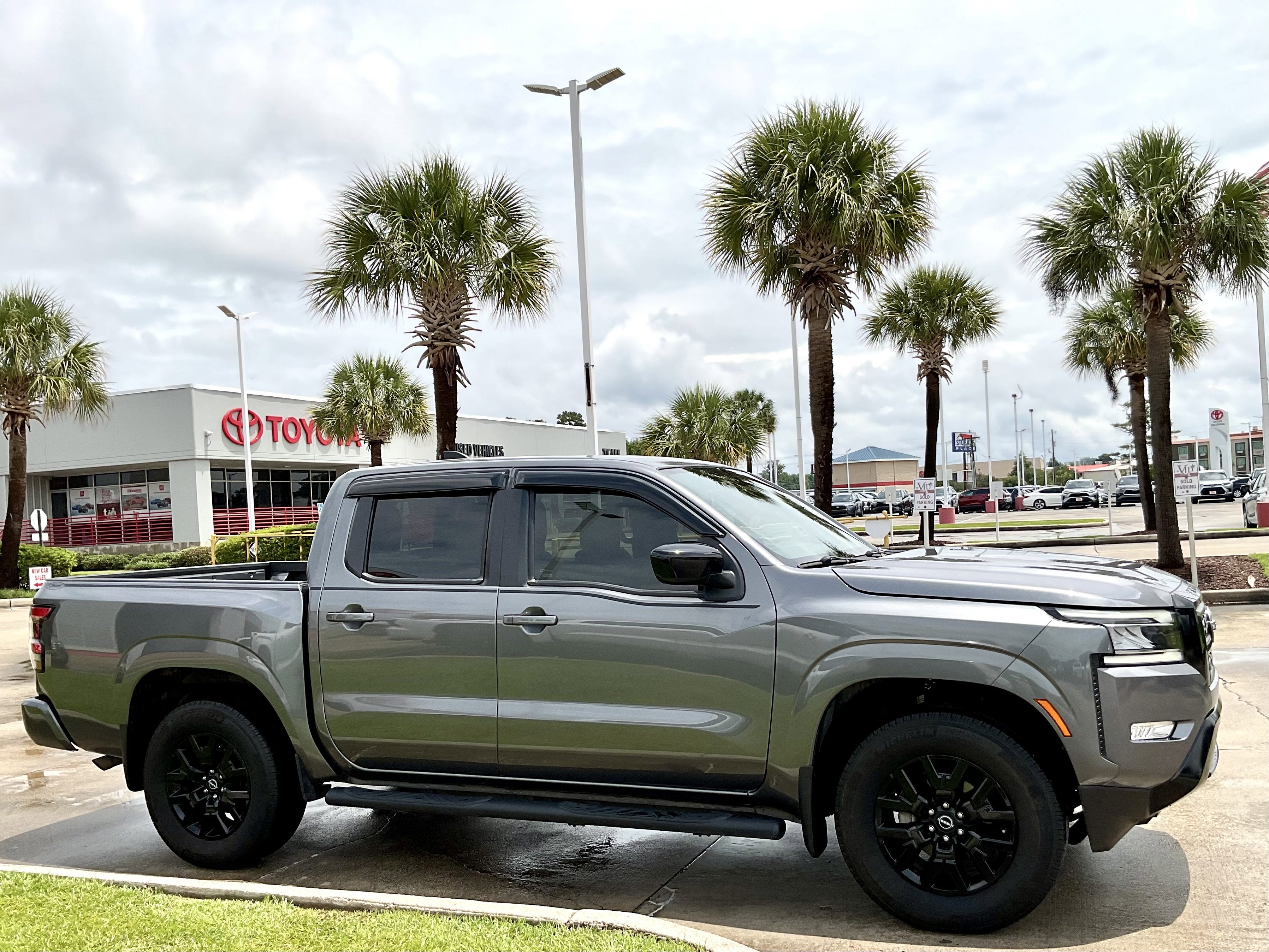 2023 Nissan Frontier SV