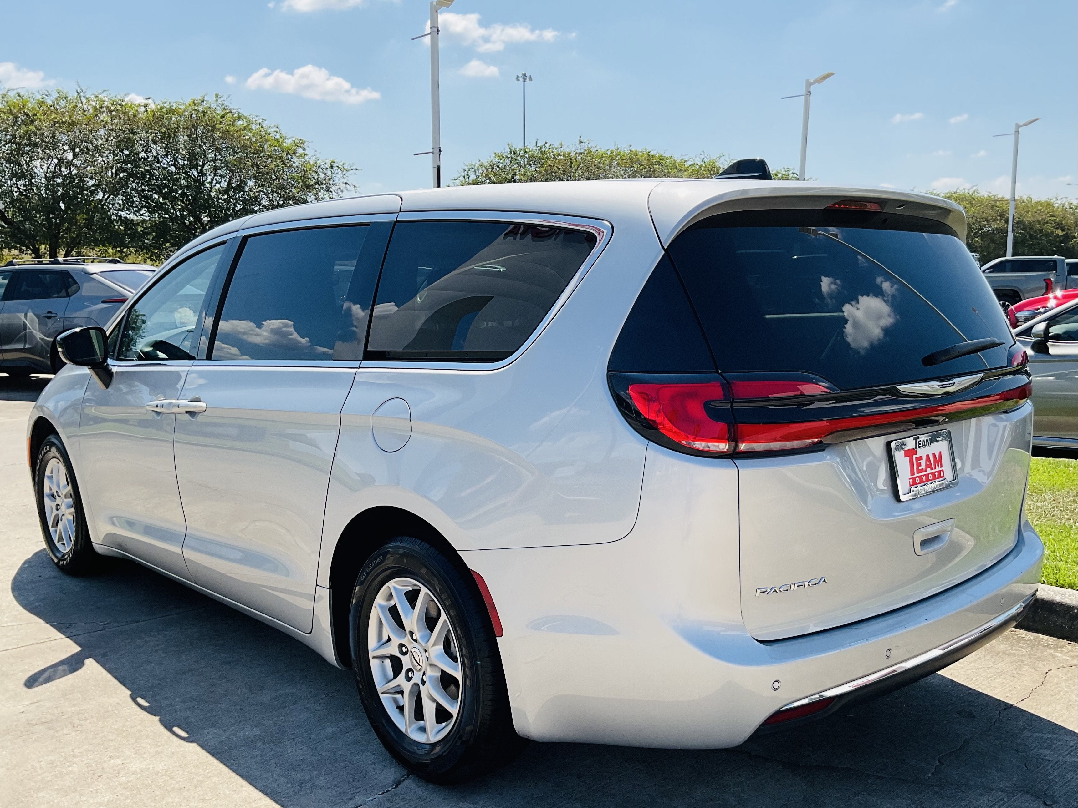 2024 Chrysler Pacifica Touring L