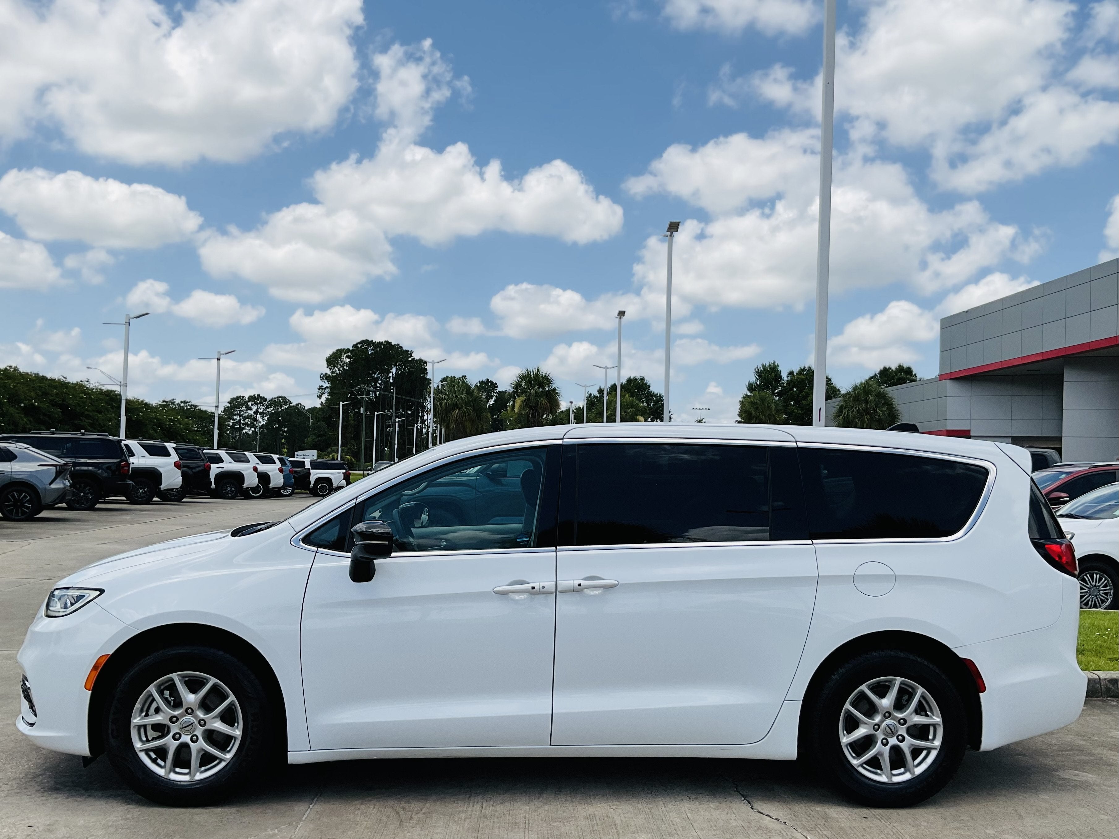 2024 Chrysler Pacifica Touring L