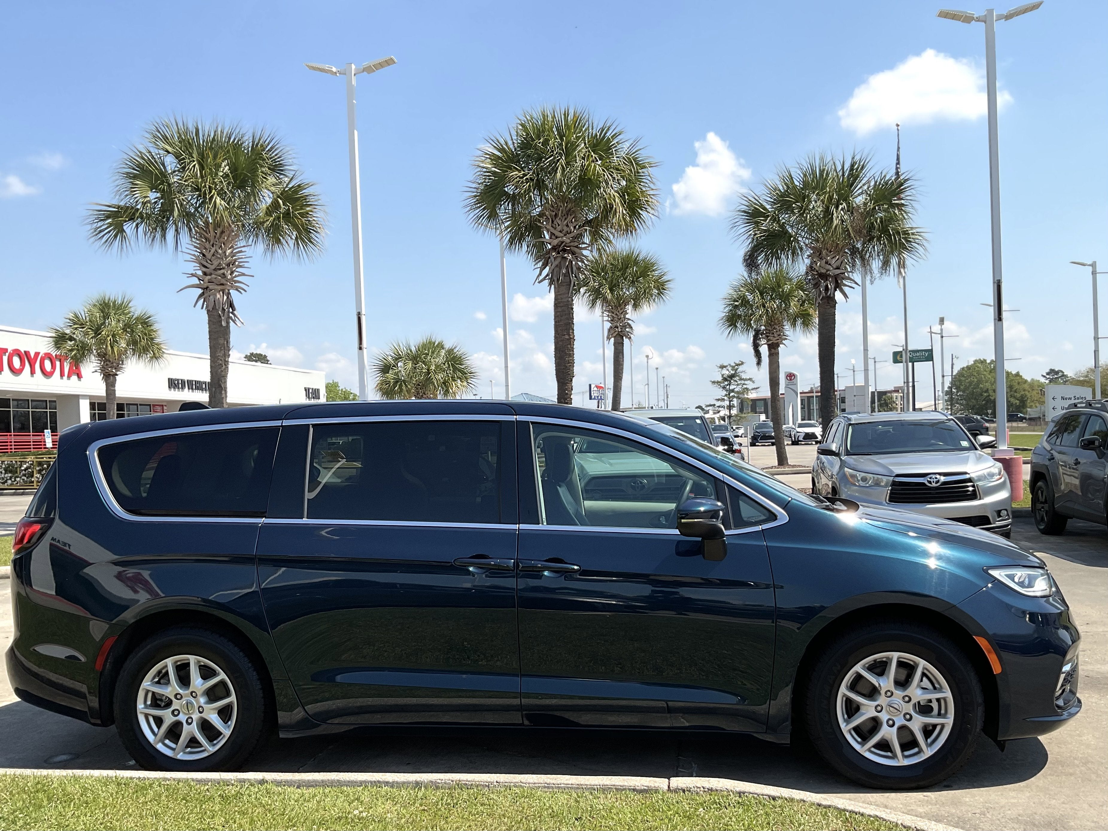 2023 Chrysler Pacifica Touring L