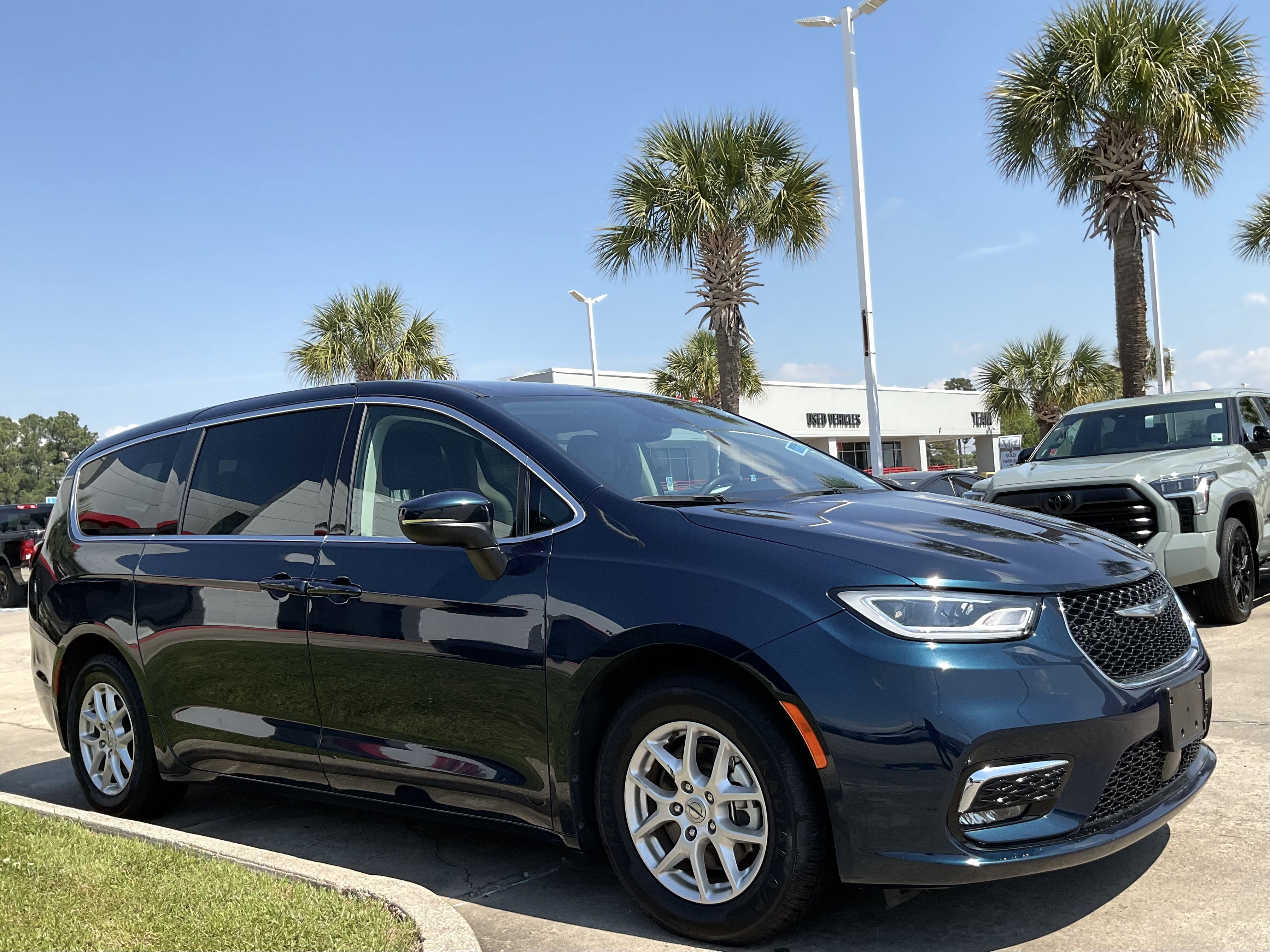 2023 Chrysler Pacifica Touring L