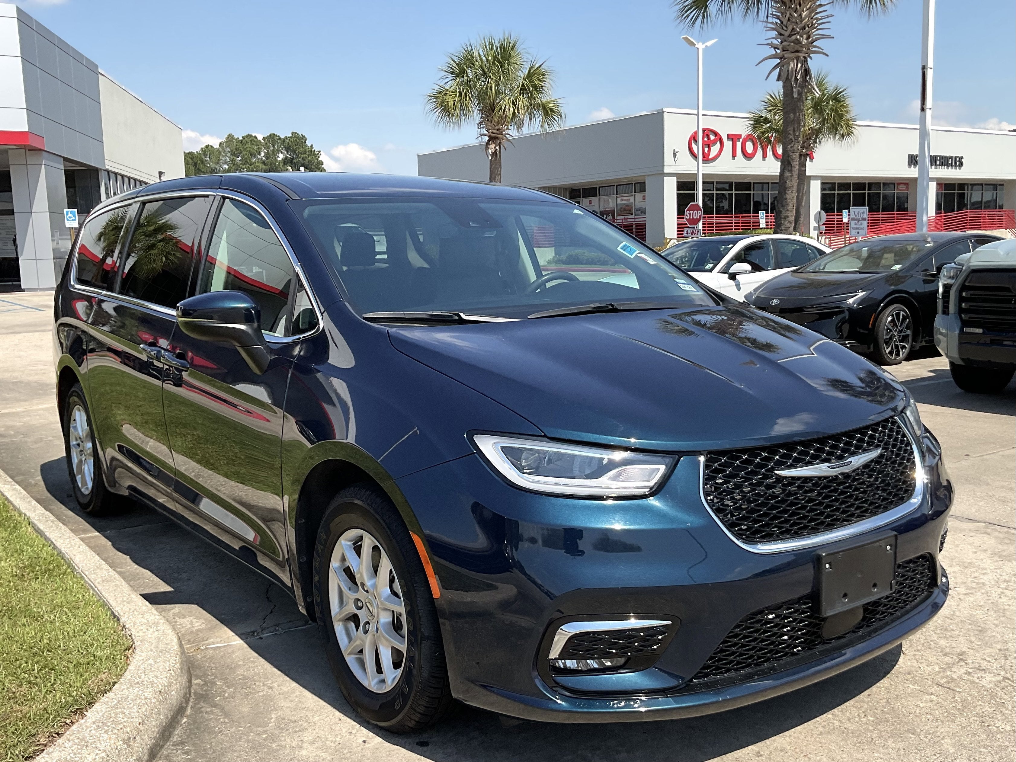 2023 Chrysler Pacifica Touring L