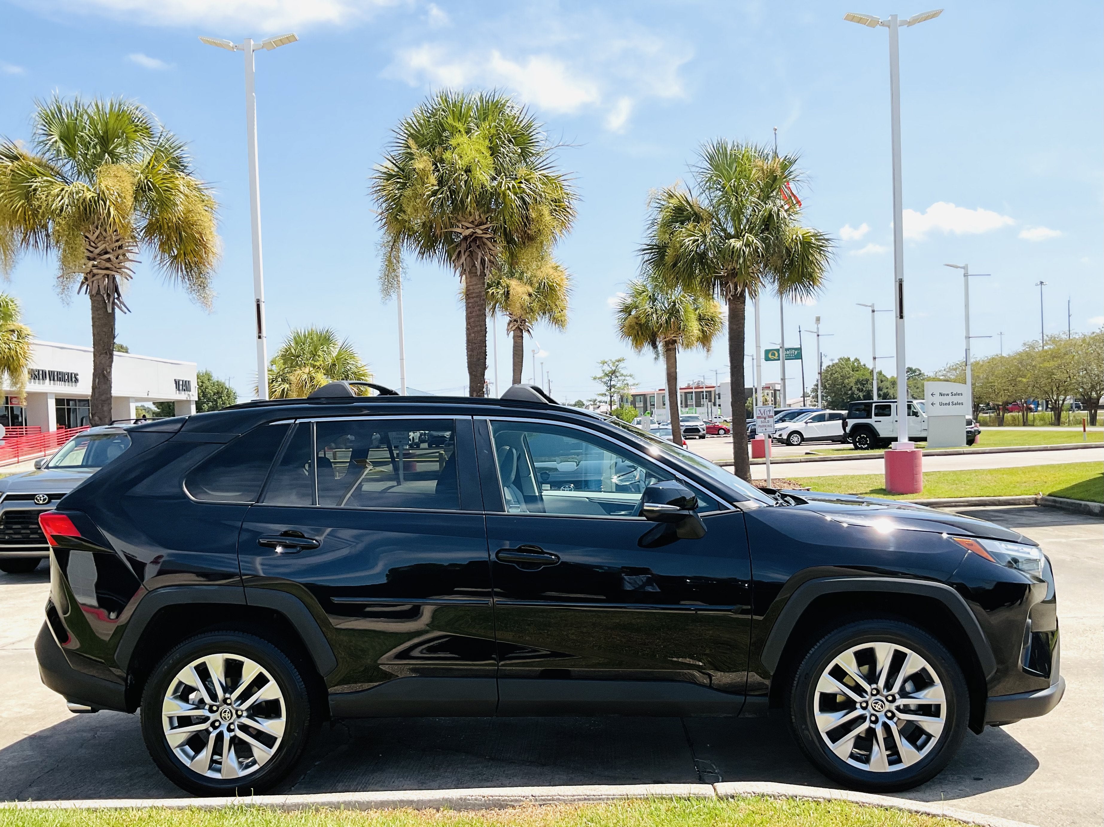 2022 Toyota RAV4 XLE Premium