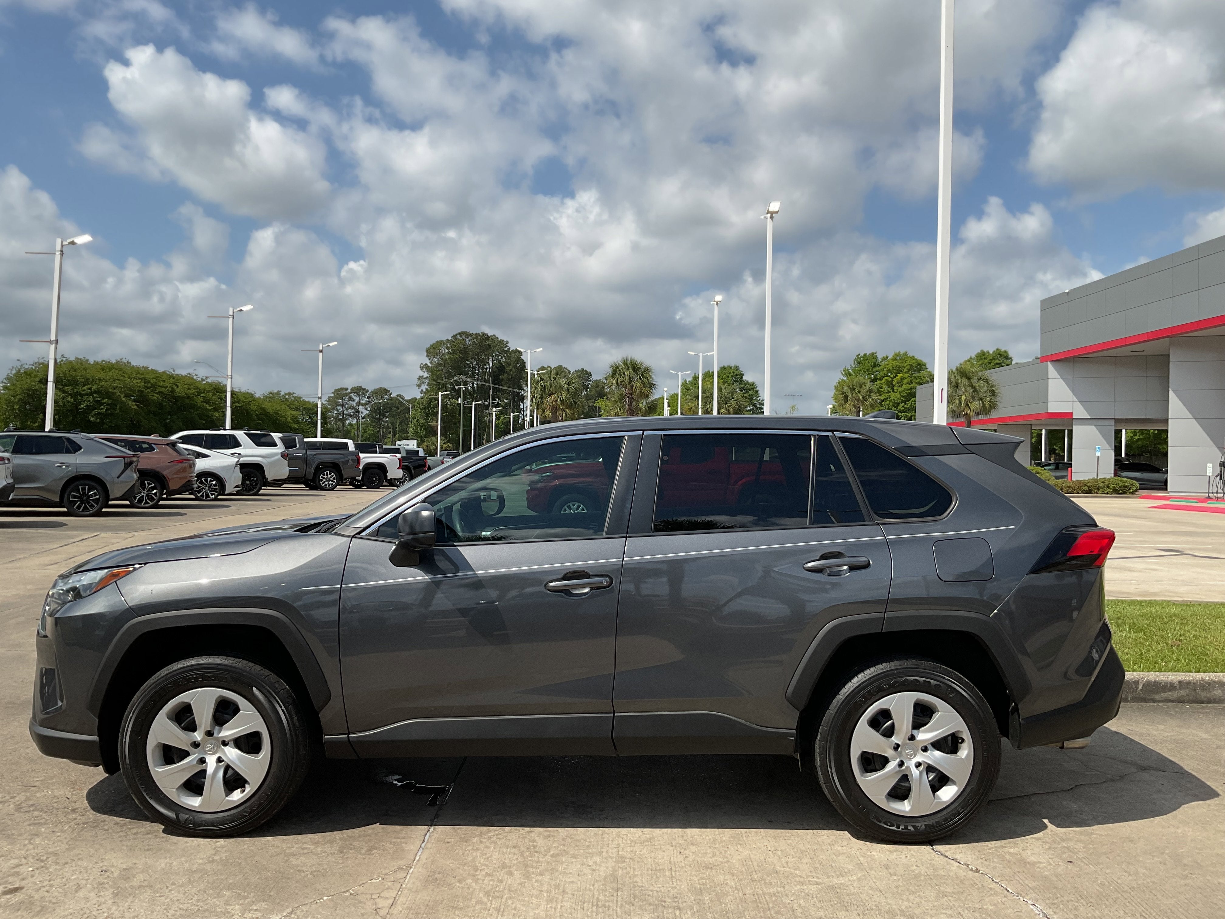 2023 Toyota RAV4 LE