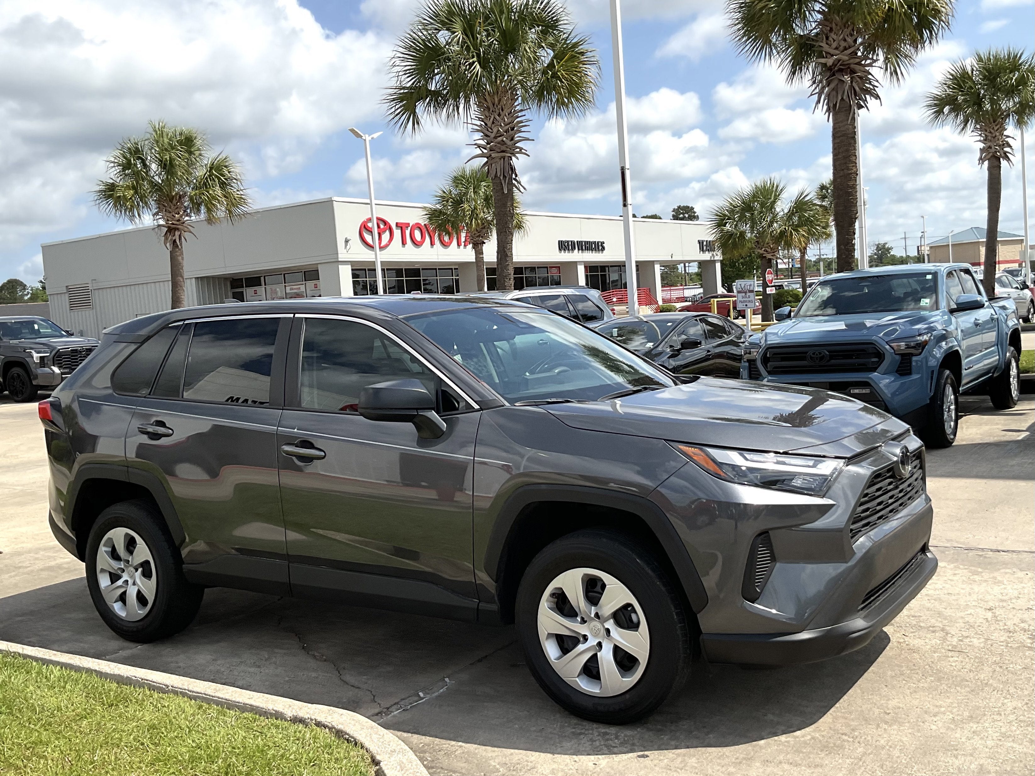 2023 Toyota RAV4 LE