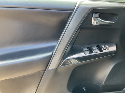 2018 Toyota RAV4 SE