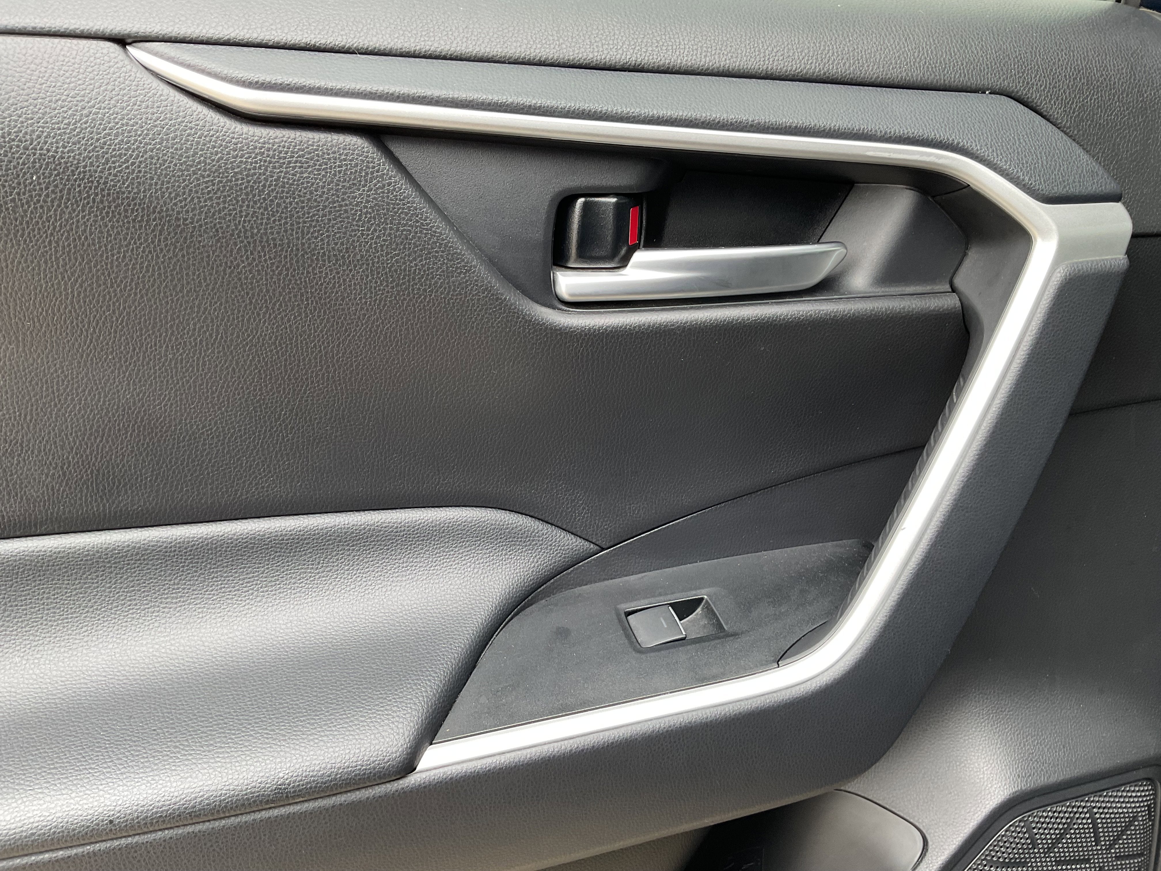 2025 Toyota RAV4 HYBRID Hybrid XLE