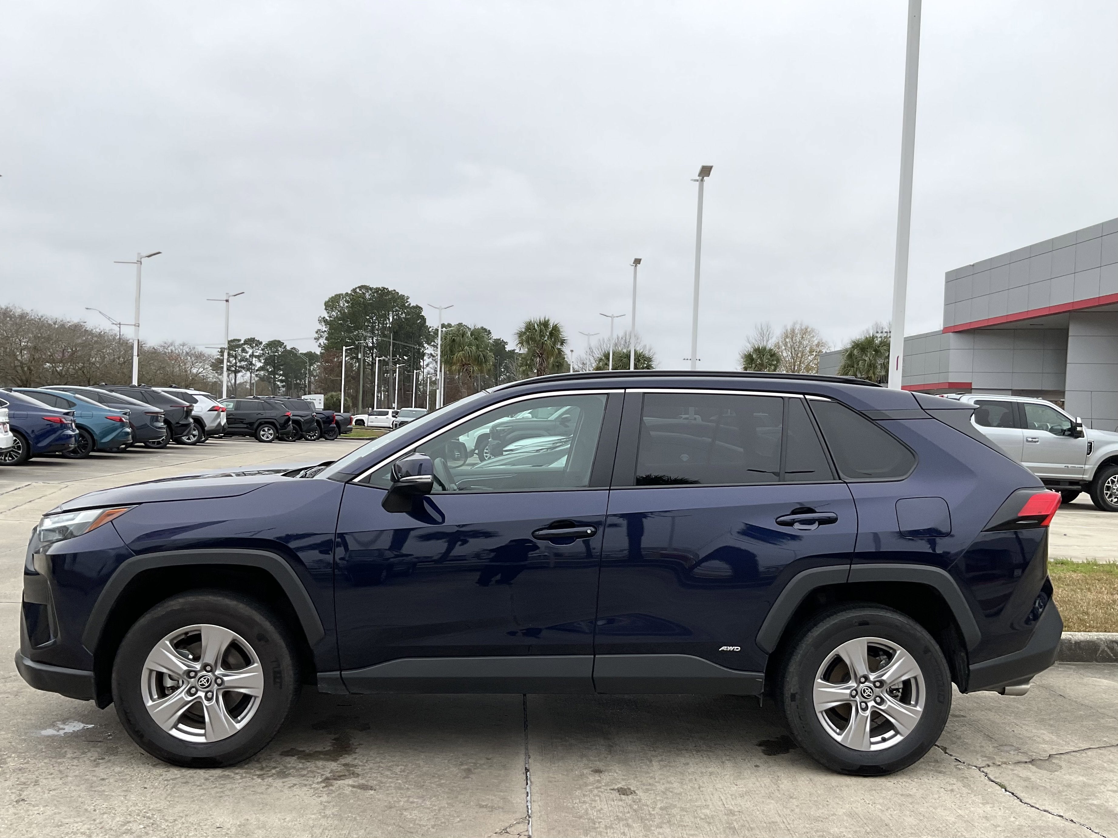 2025 Toyota RAV4 HYBRID Hybrid XLE