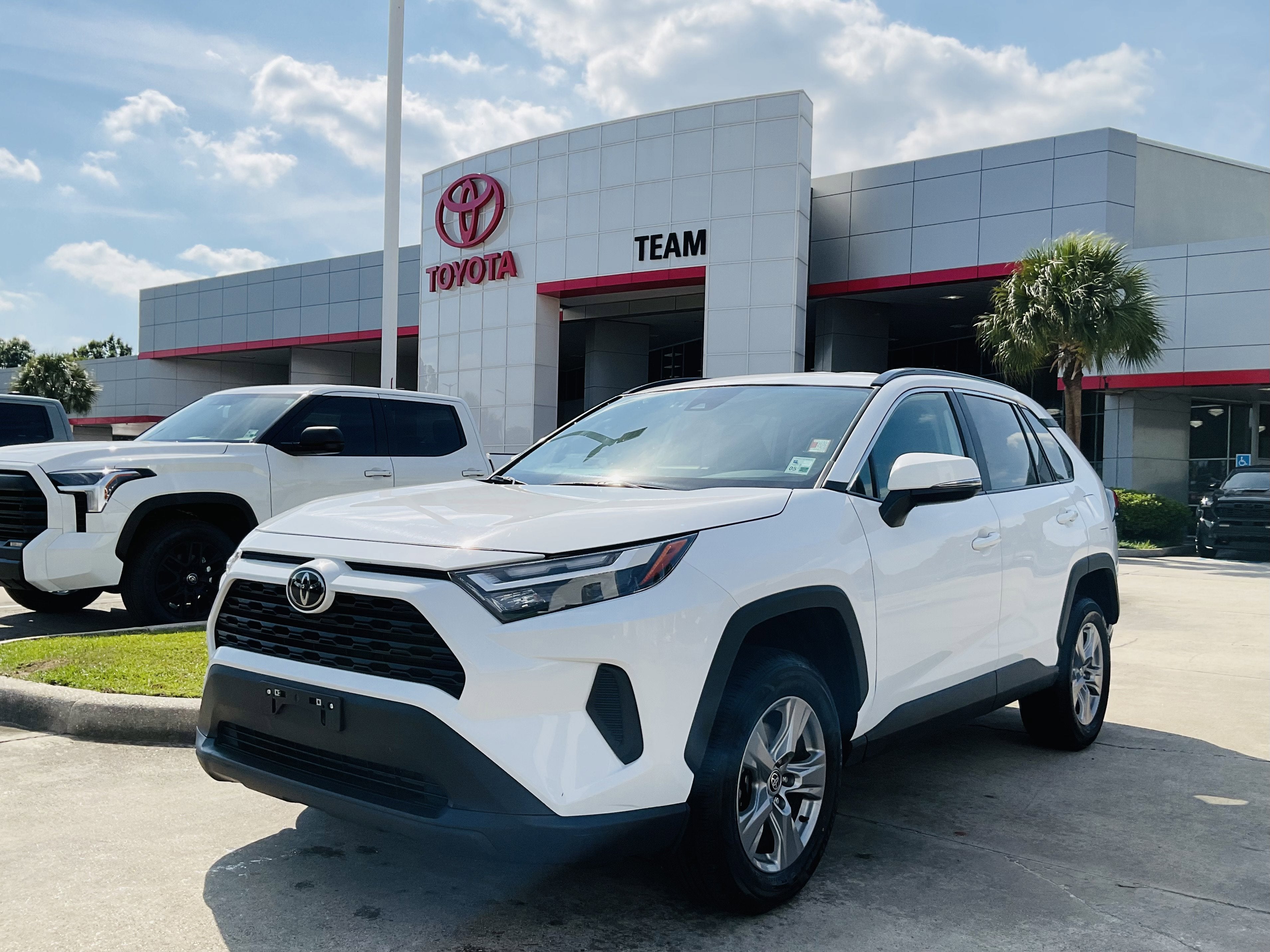 2024 Toyota RAV4 XLE FWD's photo