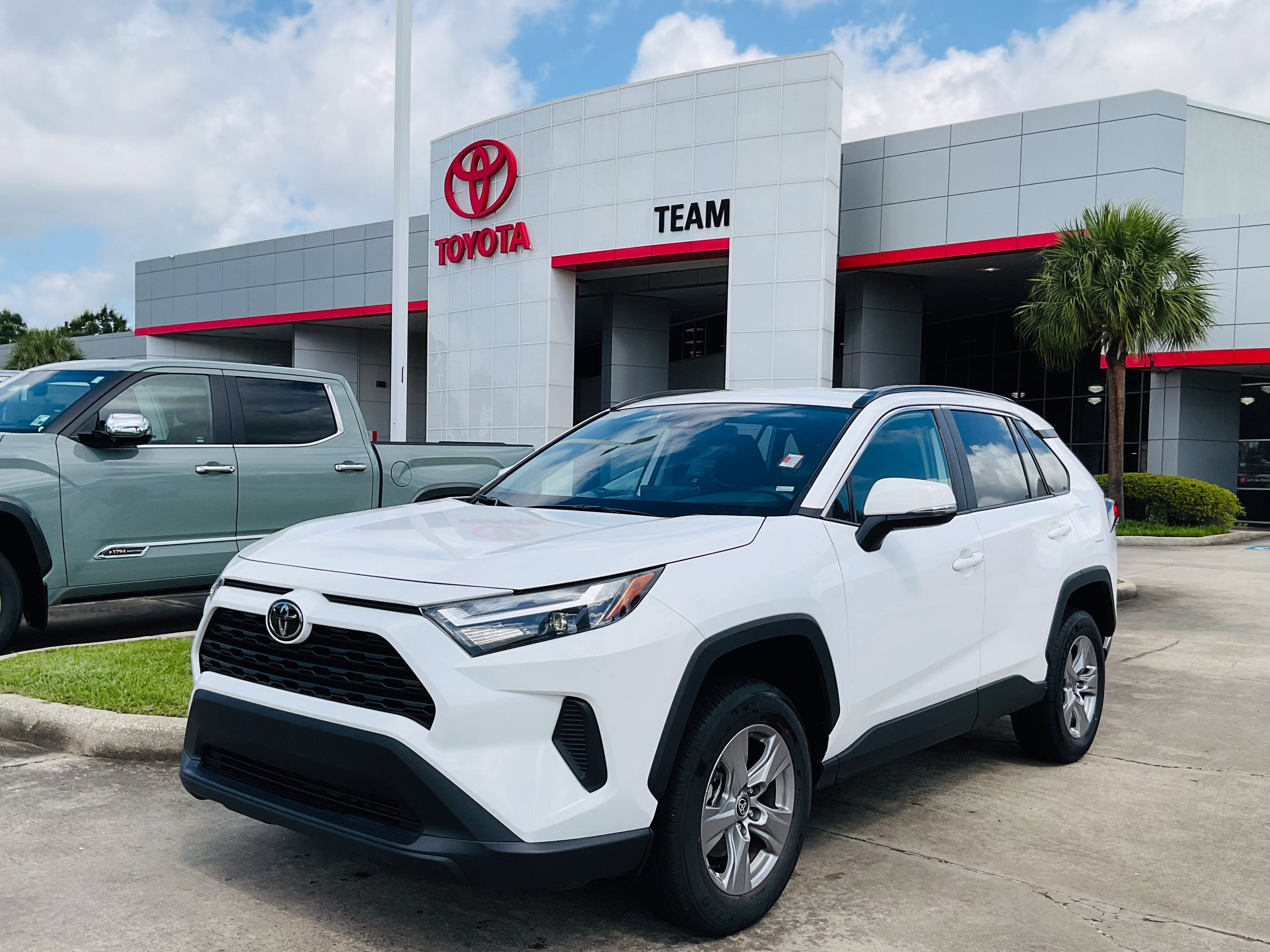 2025 Toyota RAV4 XLE