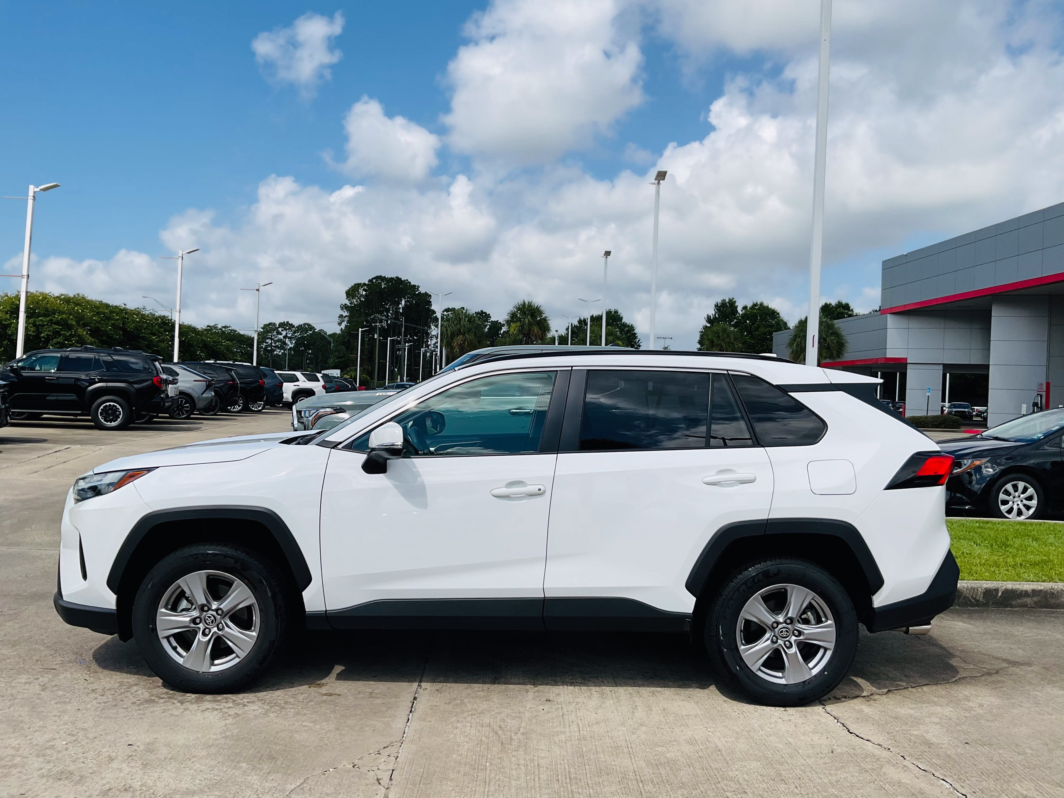 2025 Toyota RAV4 XLE