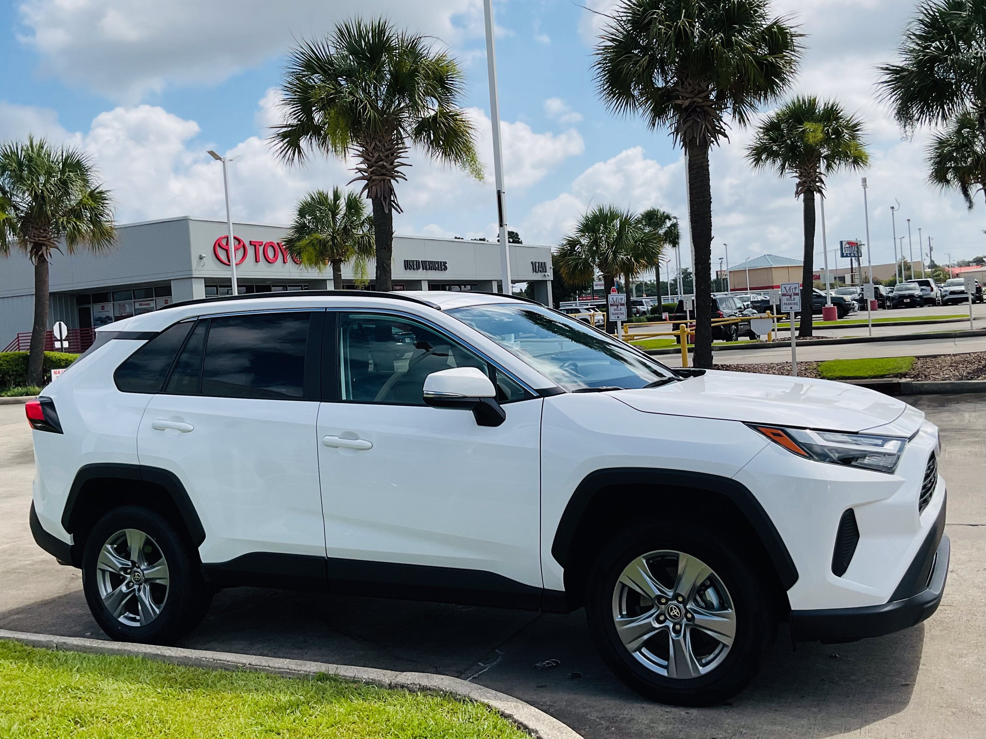 2025 Toyota RAV4 XLE