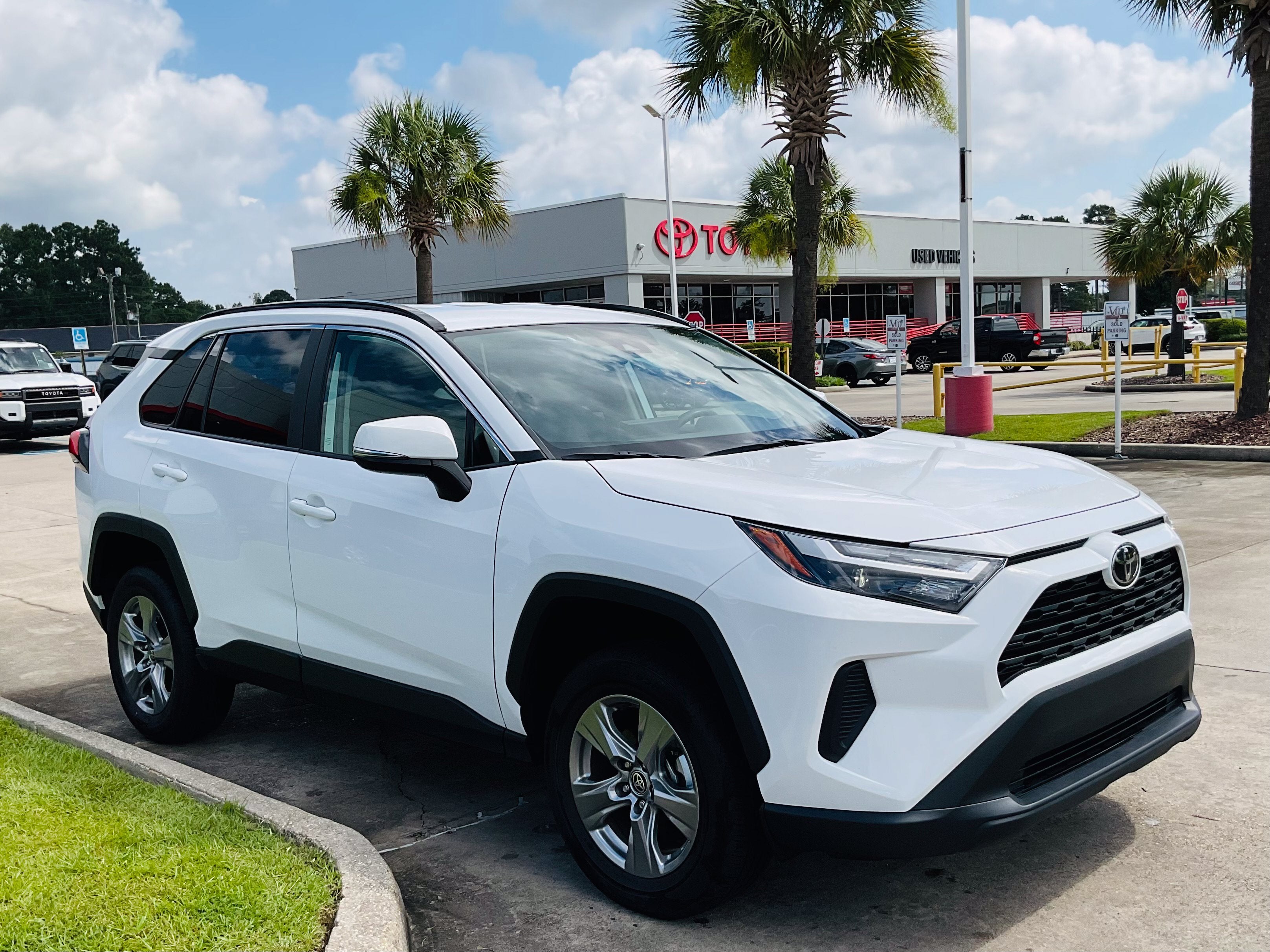2025 Toyota RAV4 XLE