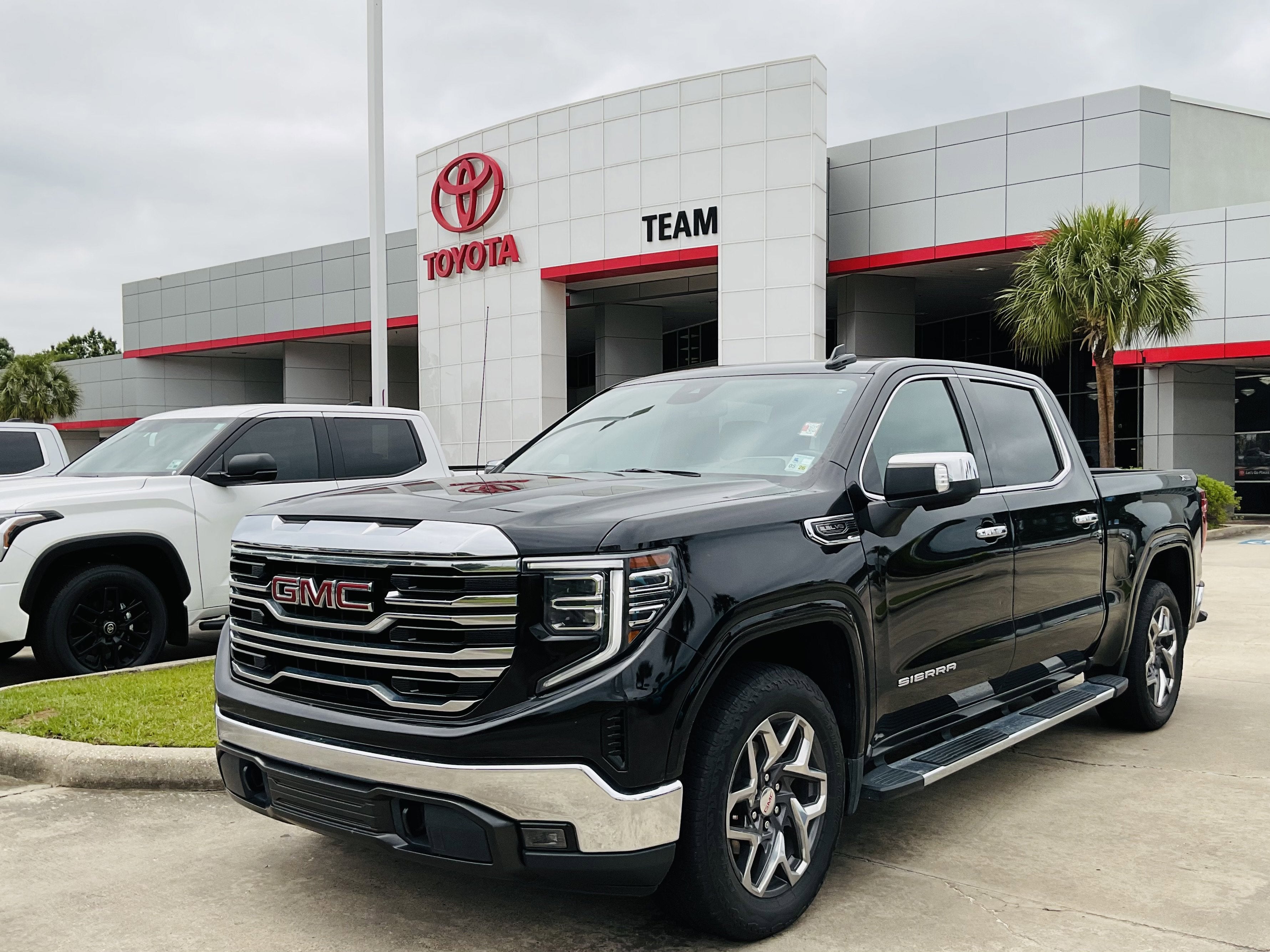 2023 GMC Sierra SLT