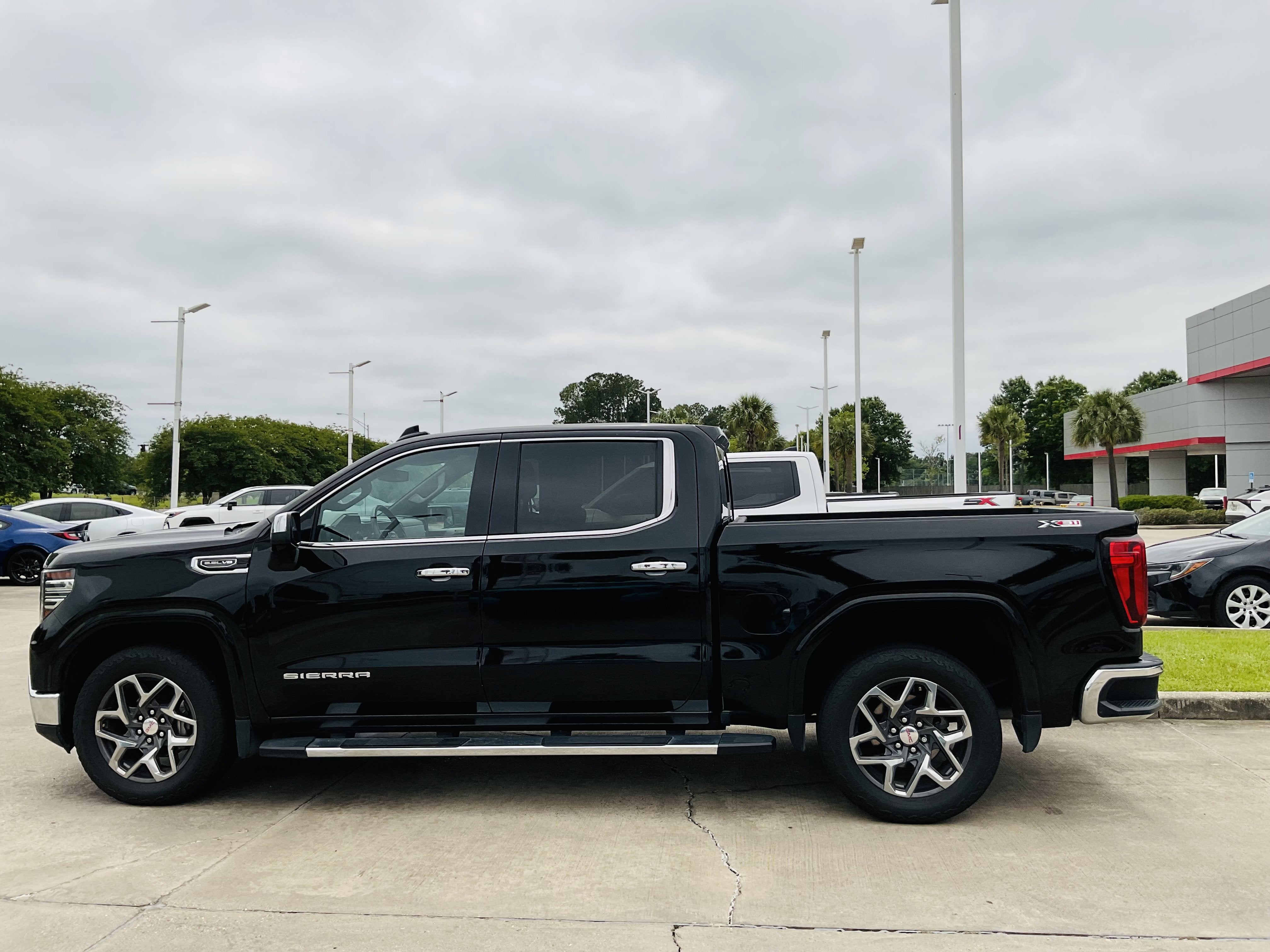 2023 GMC Sierra SLT