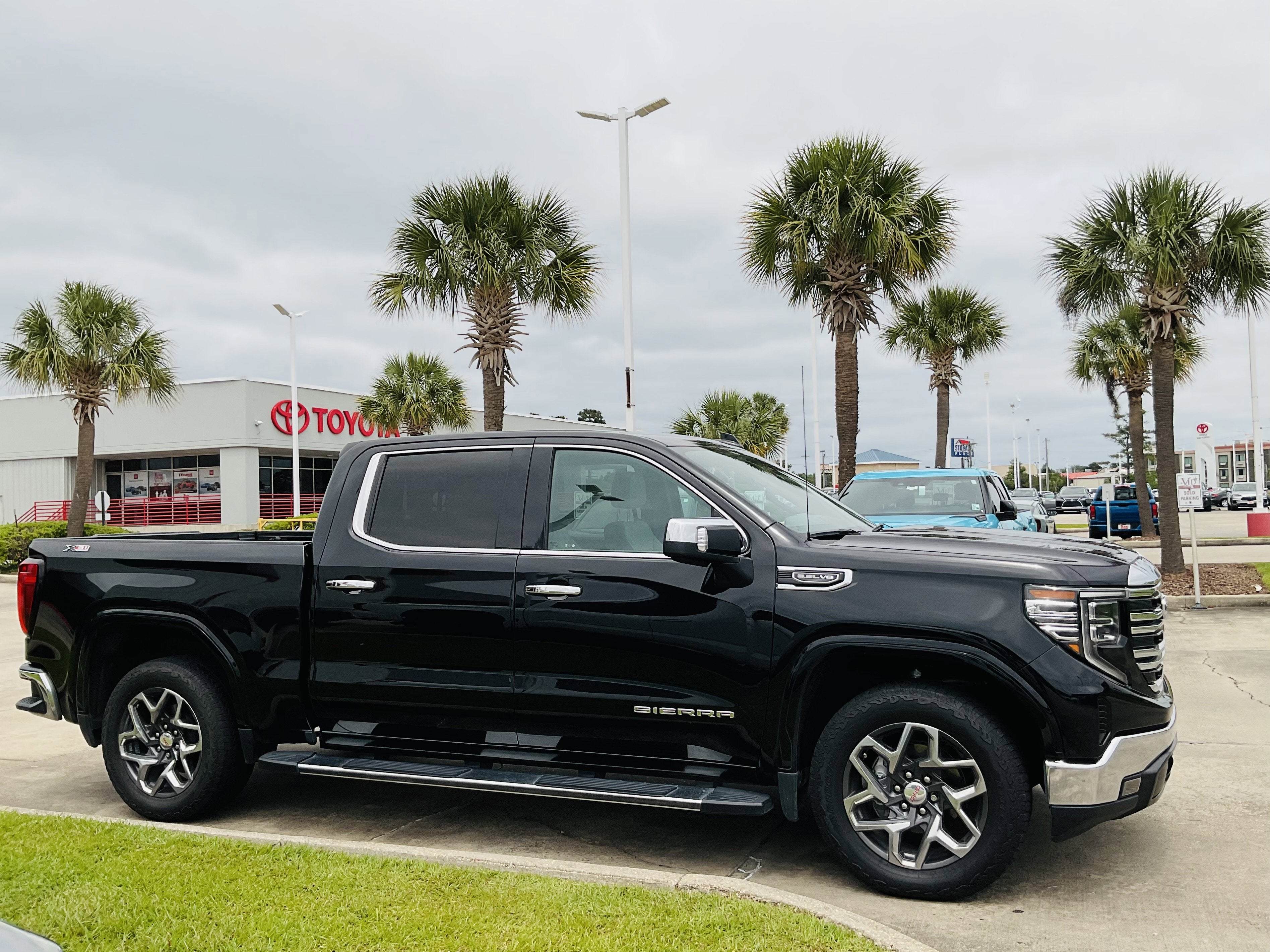 2023 GMC Sierra SLT
