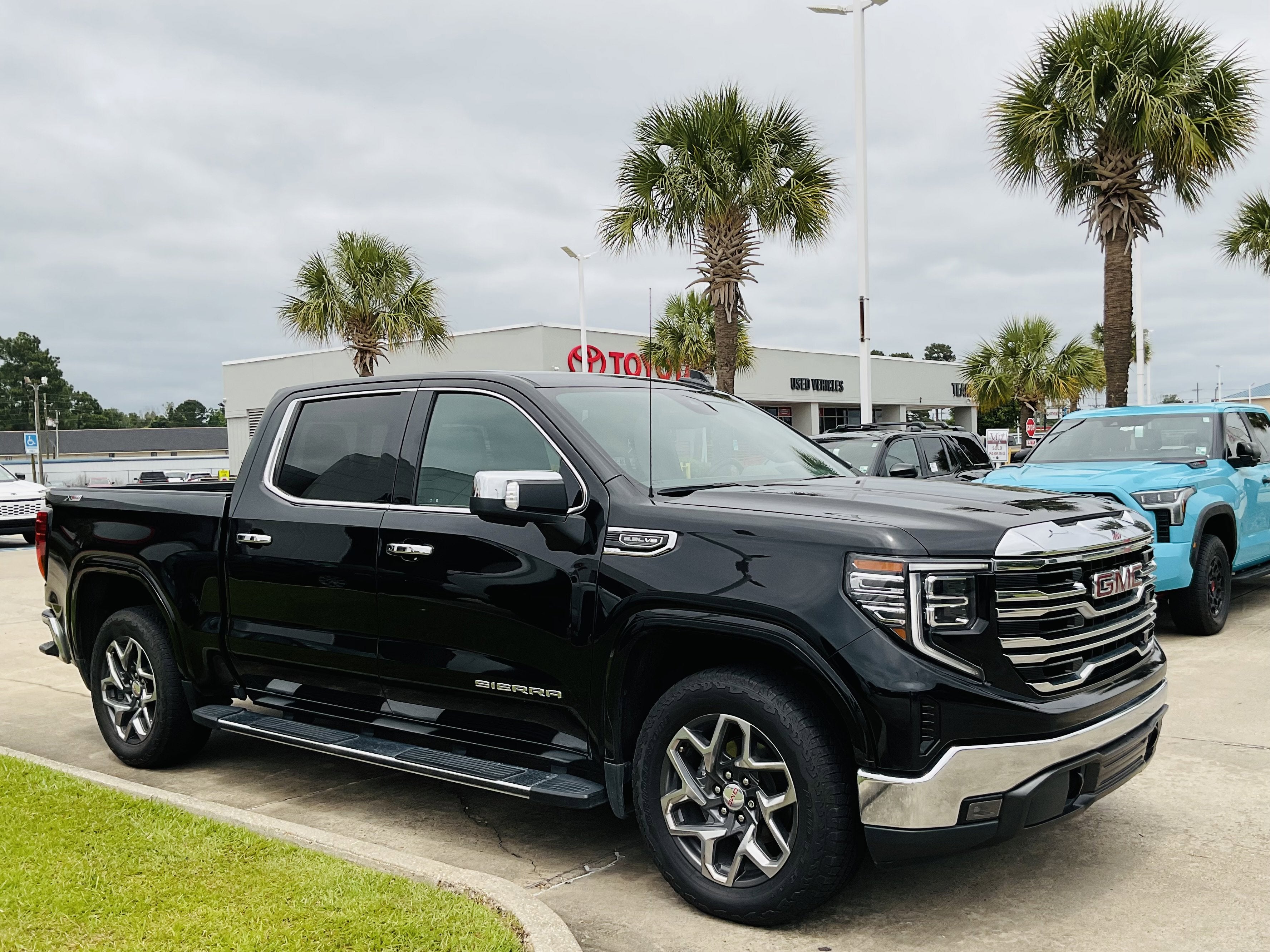 2023 GMC Sierra SLT