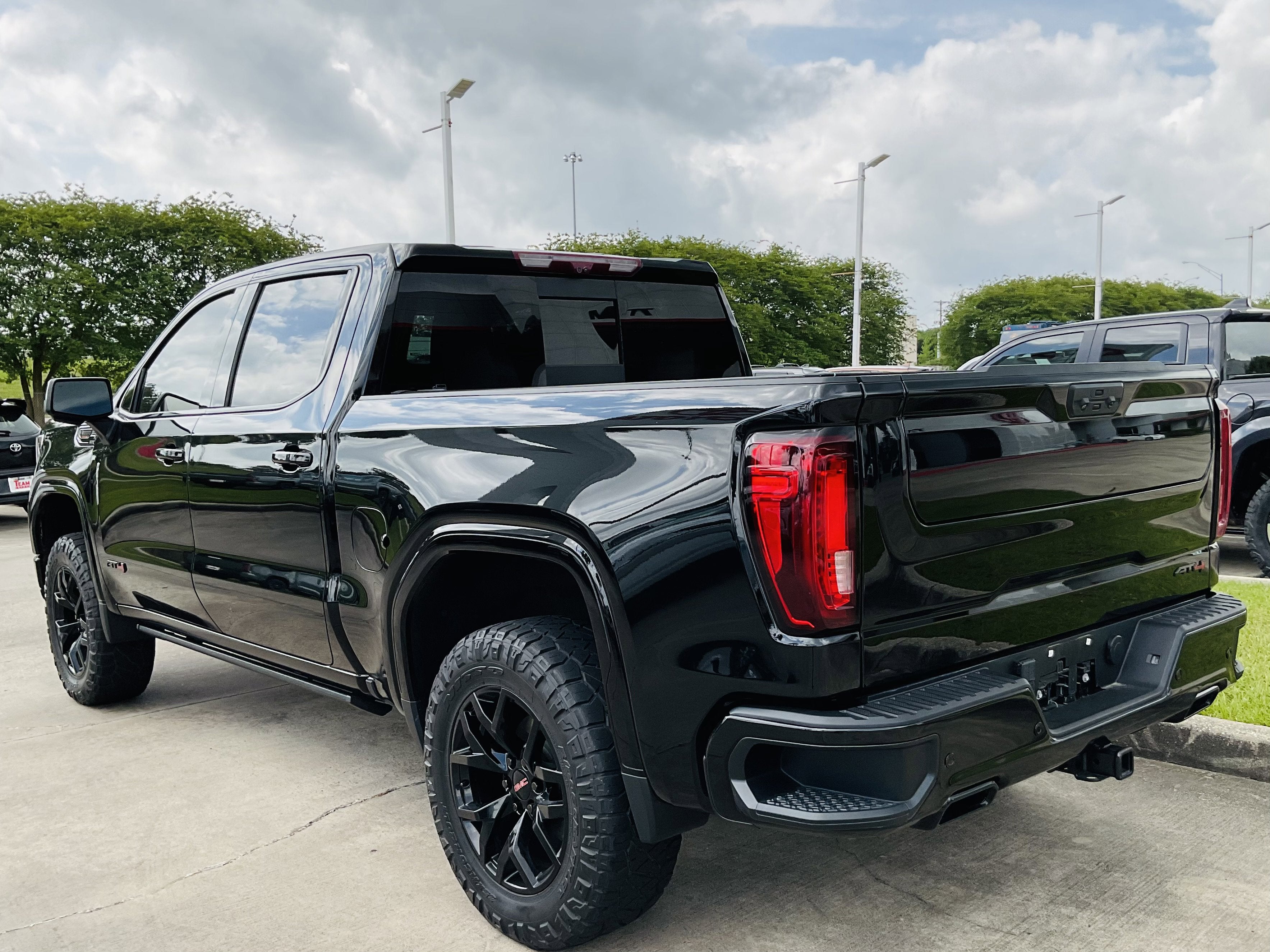 2023 GMC Sierra AT4