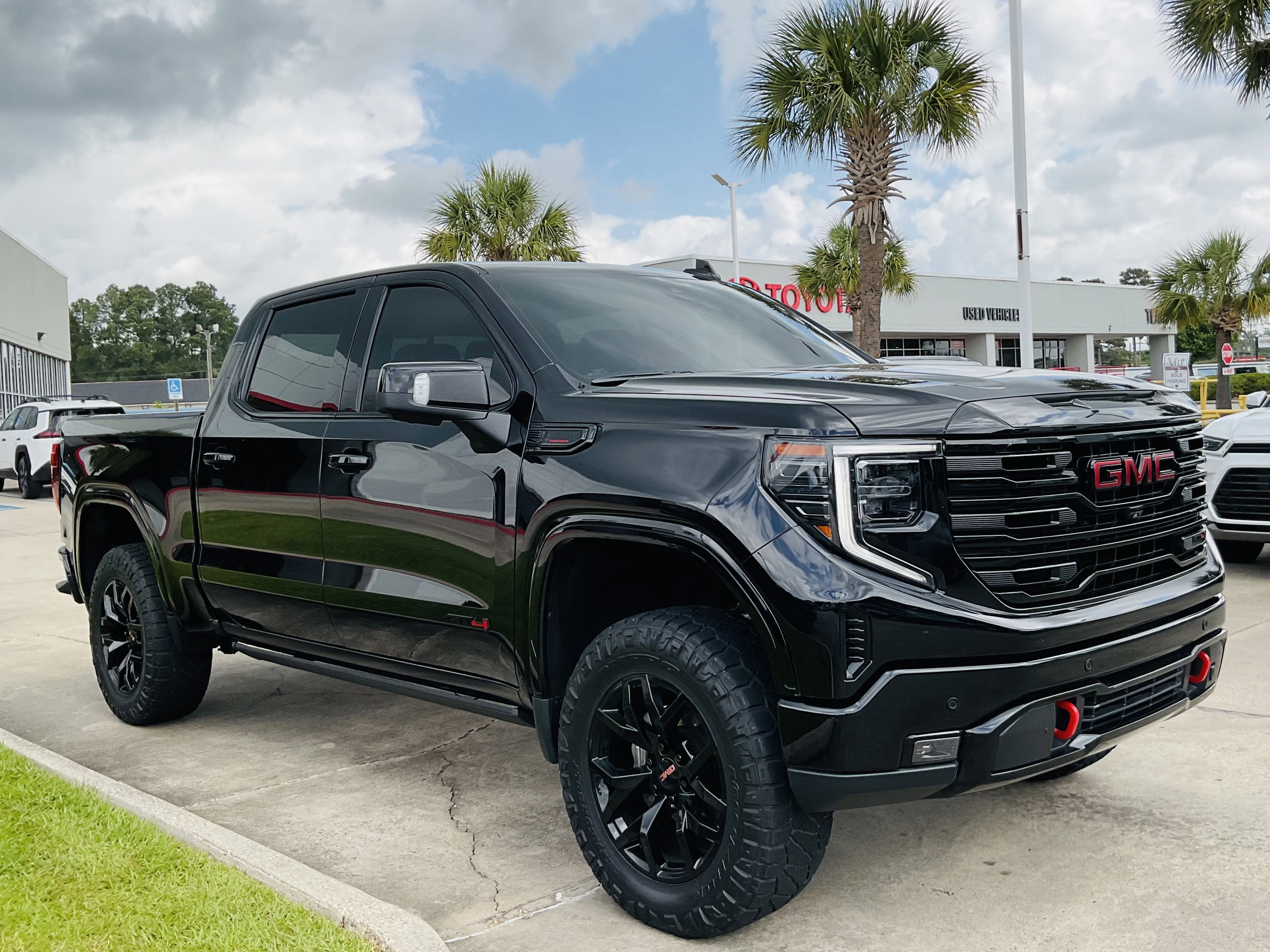 2023 GMC Sierra AT4