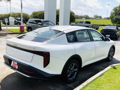 2025 Kia K4 LXS