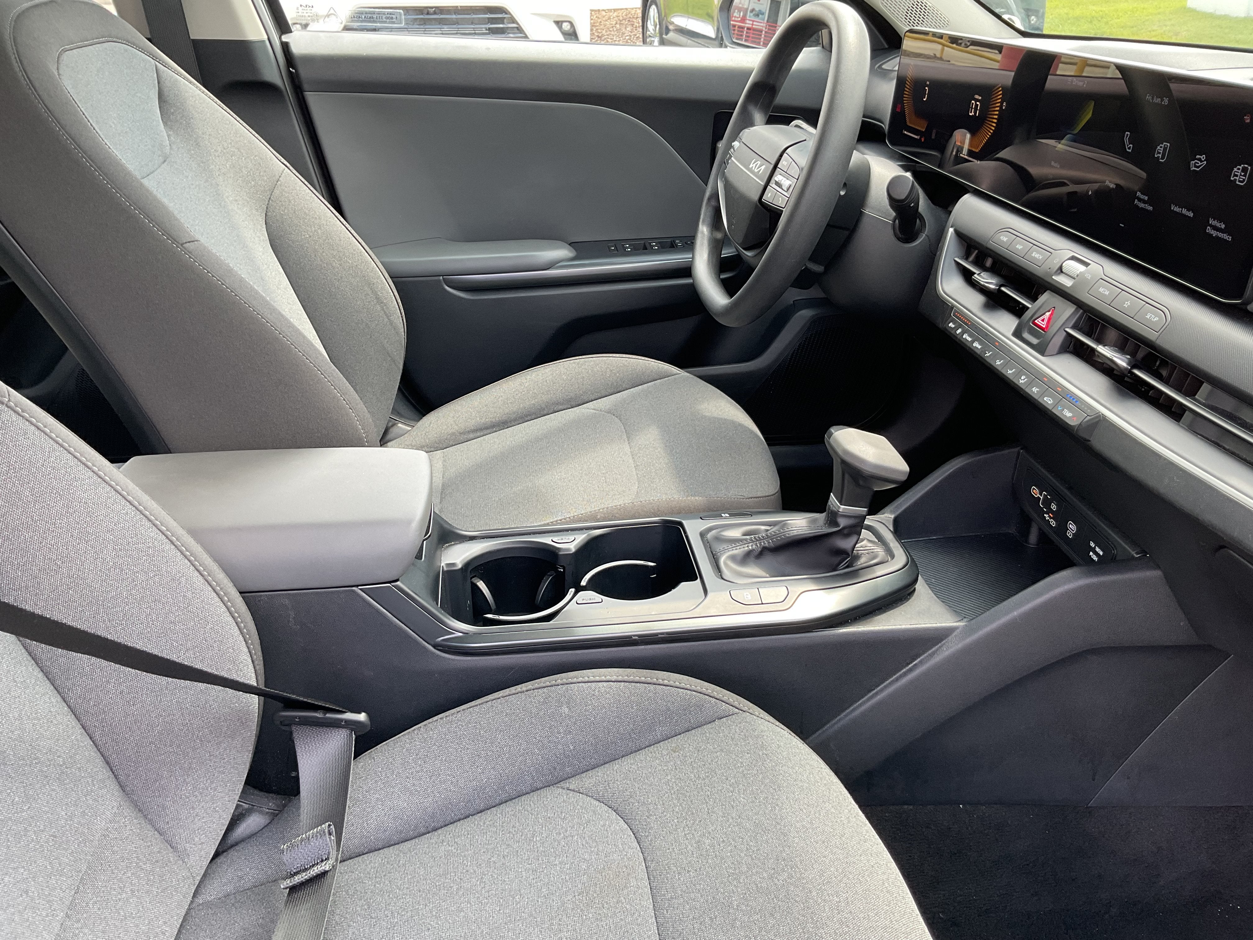 2025 Kia K4 LXS - Photo 12