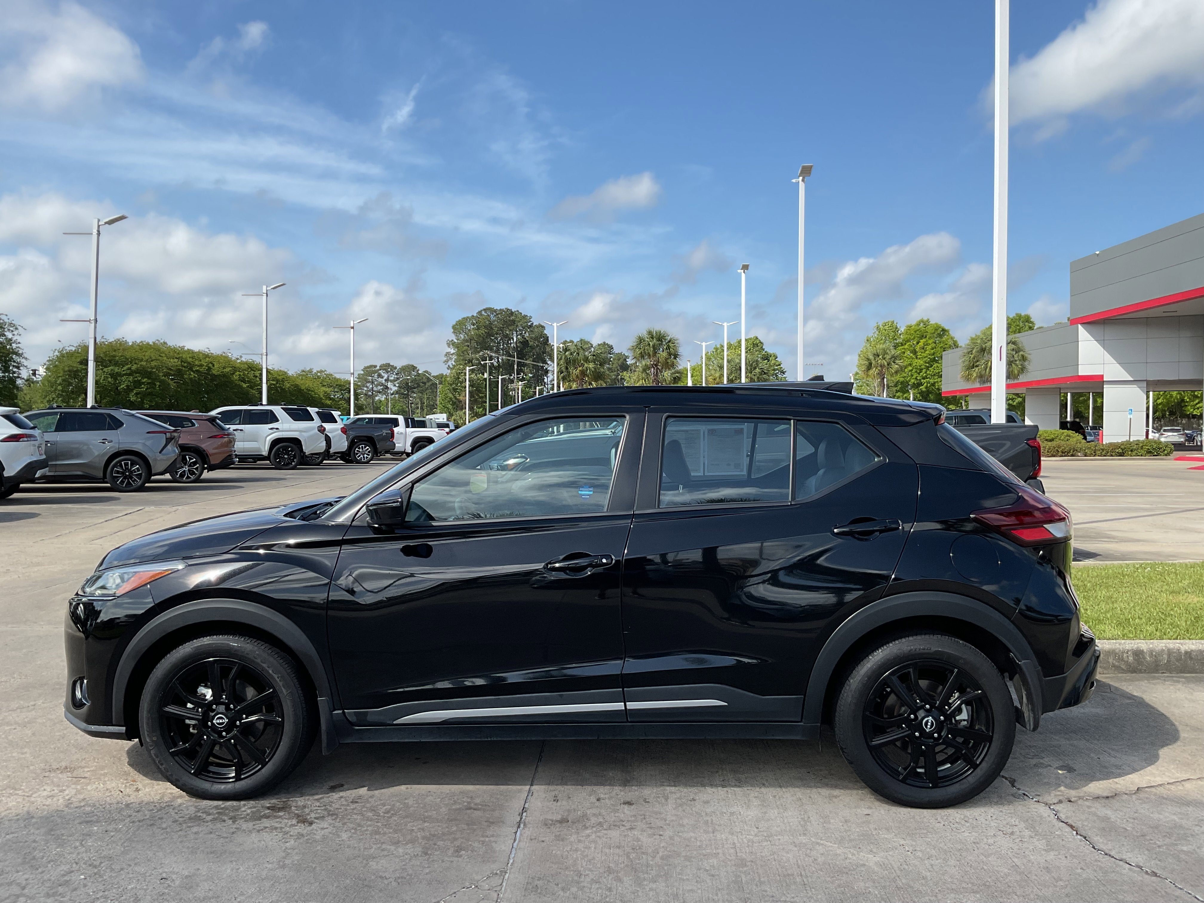 2023 Nissan Kicks SR