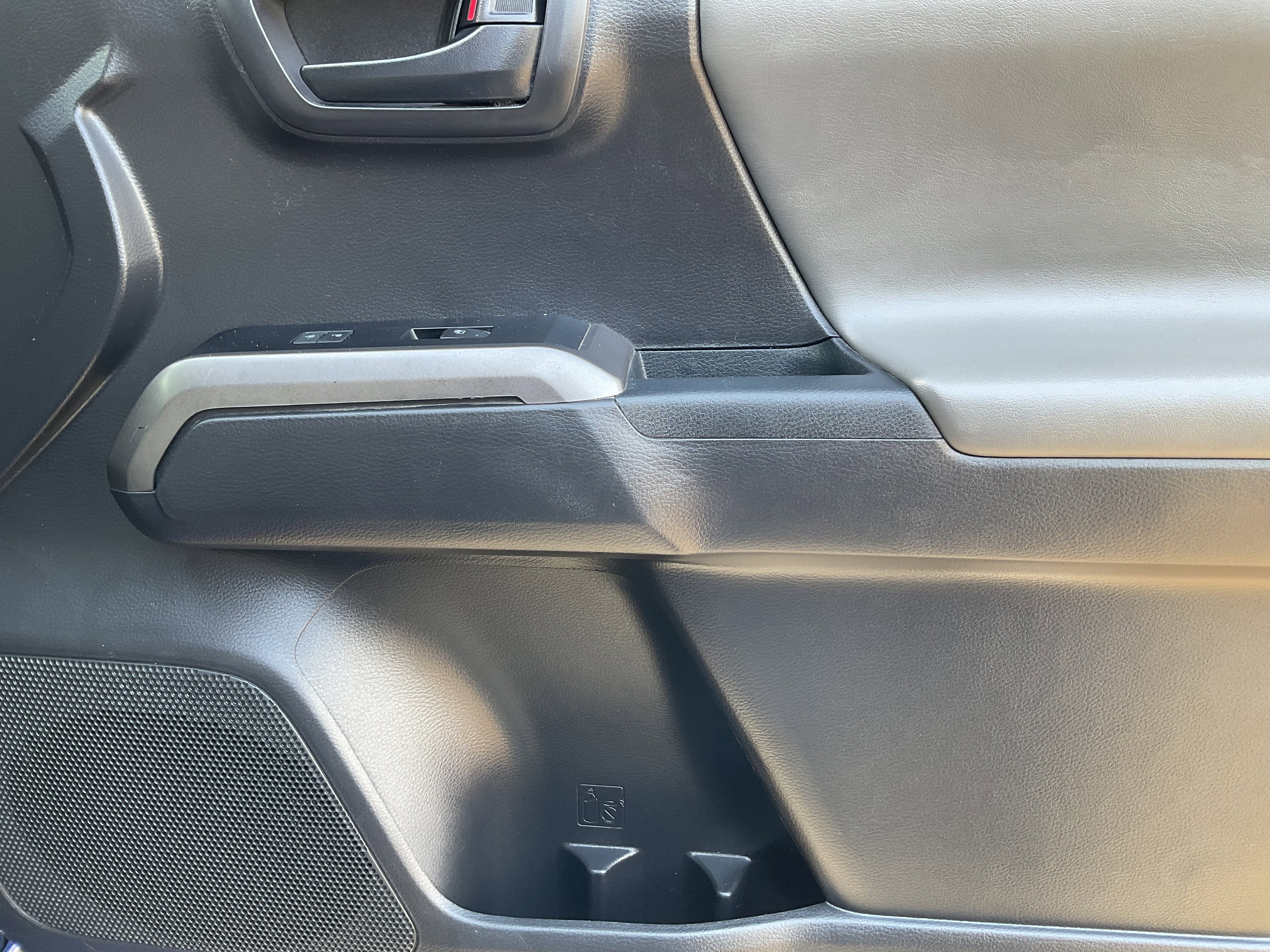 2022 Toyota TACOMA SR5 SR5