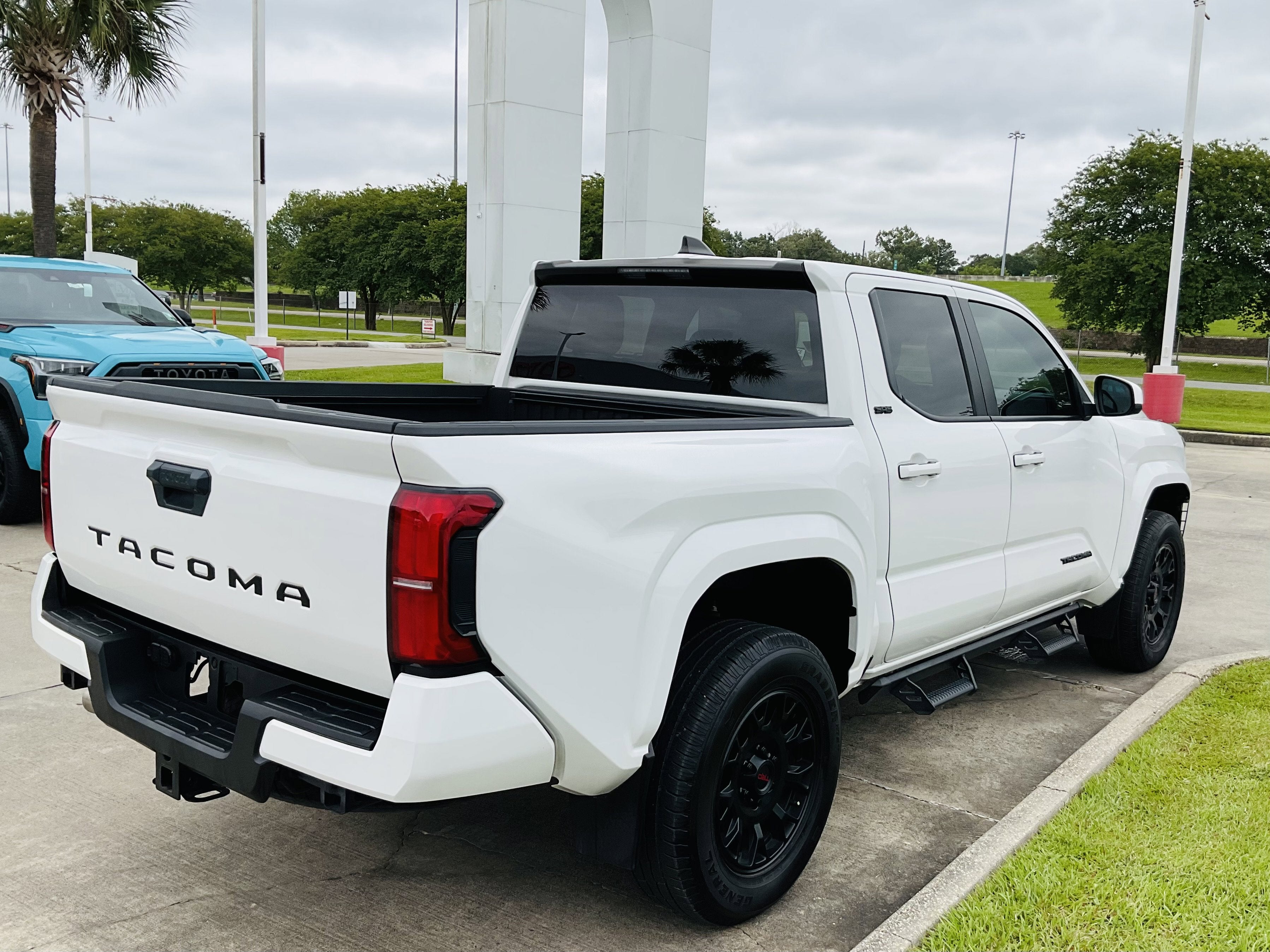 2024 Toyota TACOMA SR5 SR5