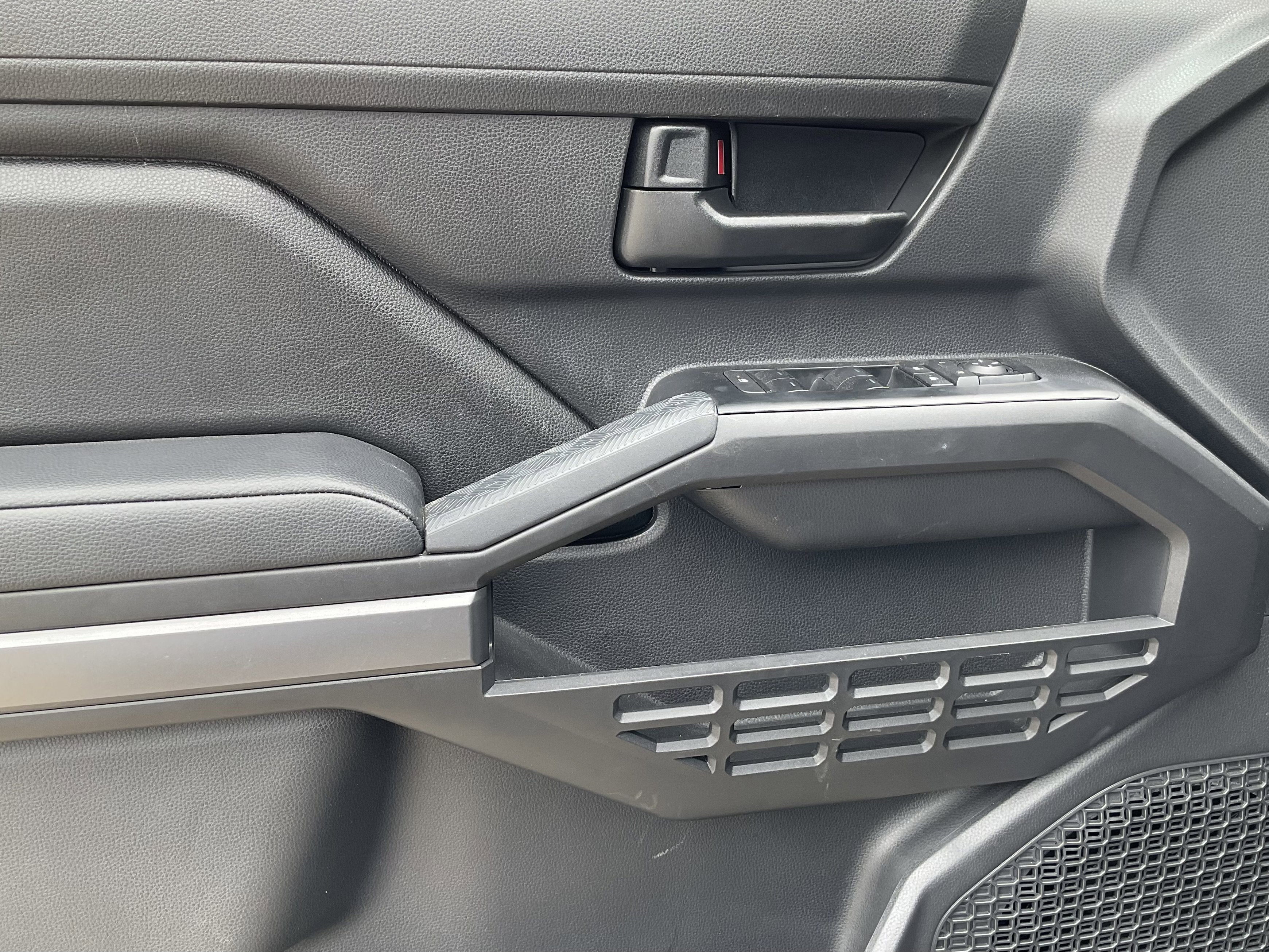 2025 Toyota TACOMA SR5 Limited