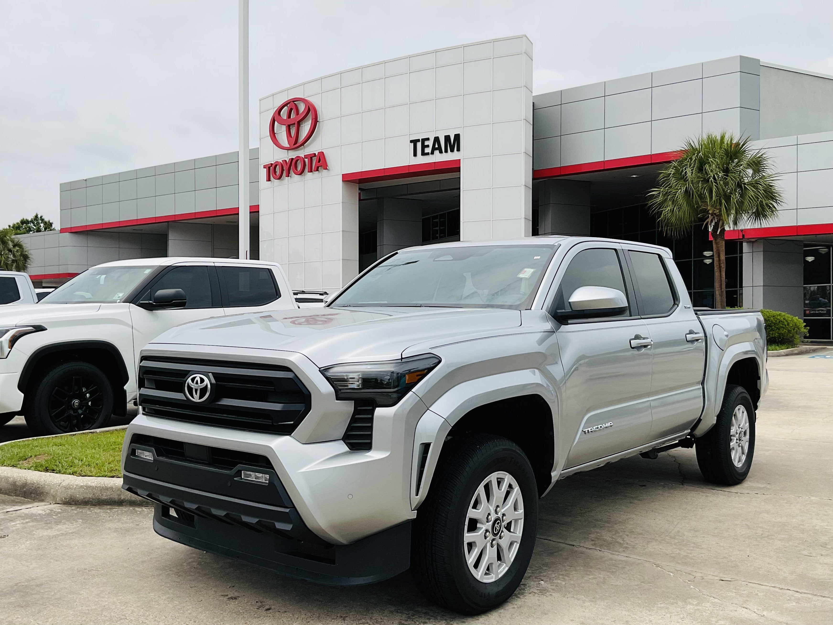 2024 Toyota TACOMA SR5 SR5
