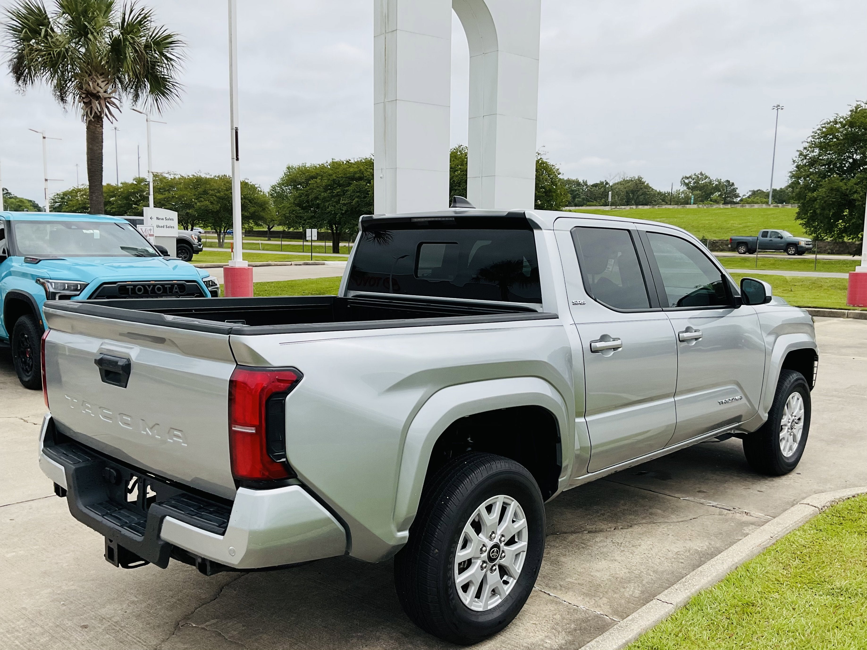 2024 Toyota TACOMA SR5 SR5