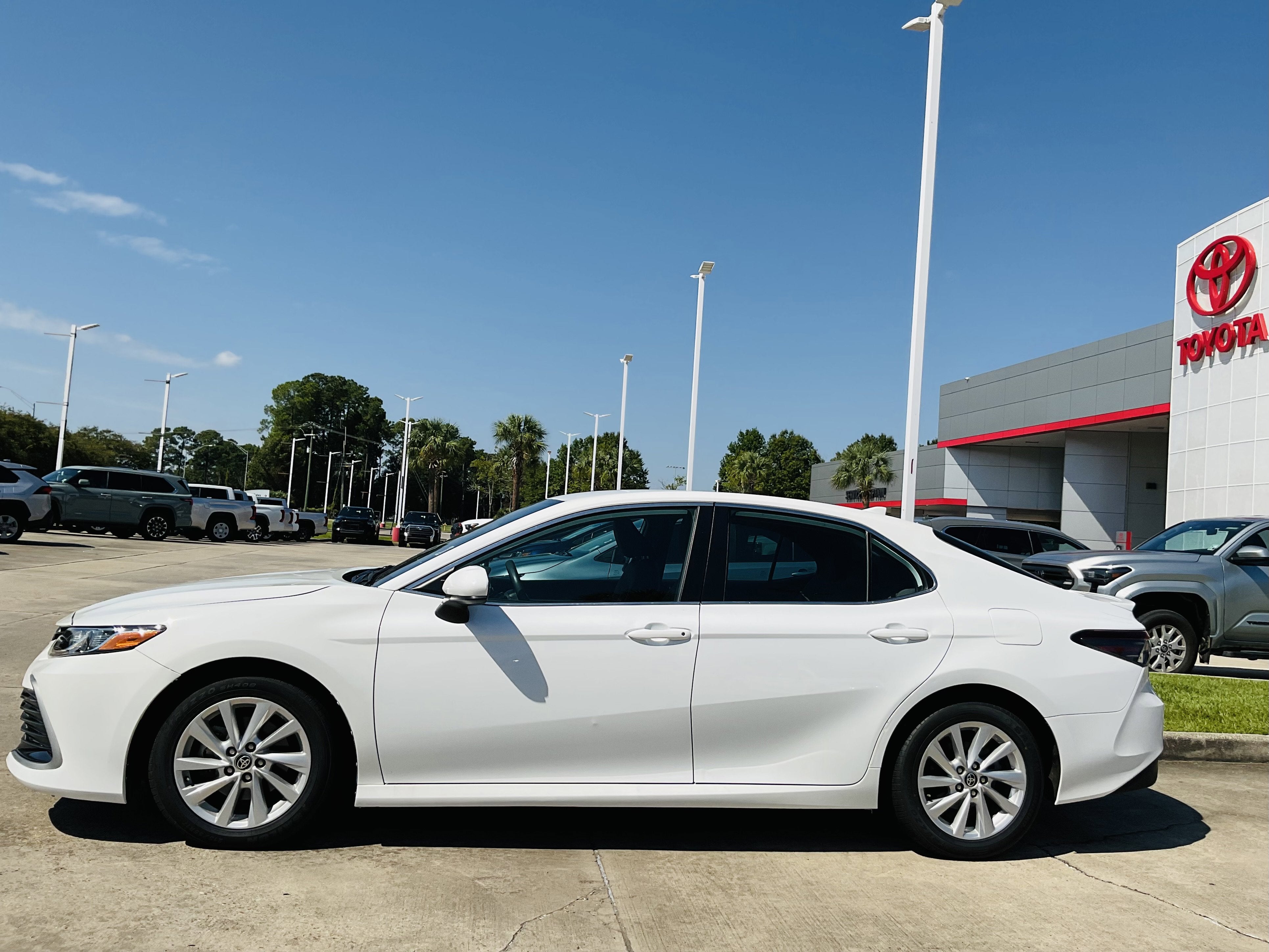 2023 Toyota CAMRY LE