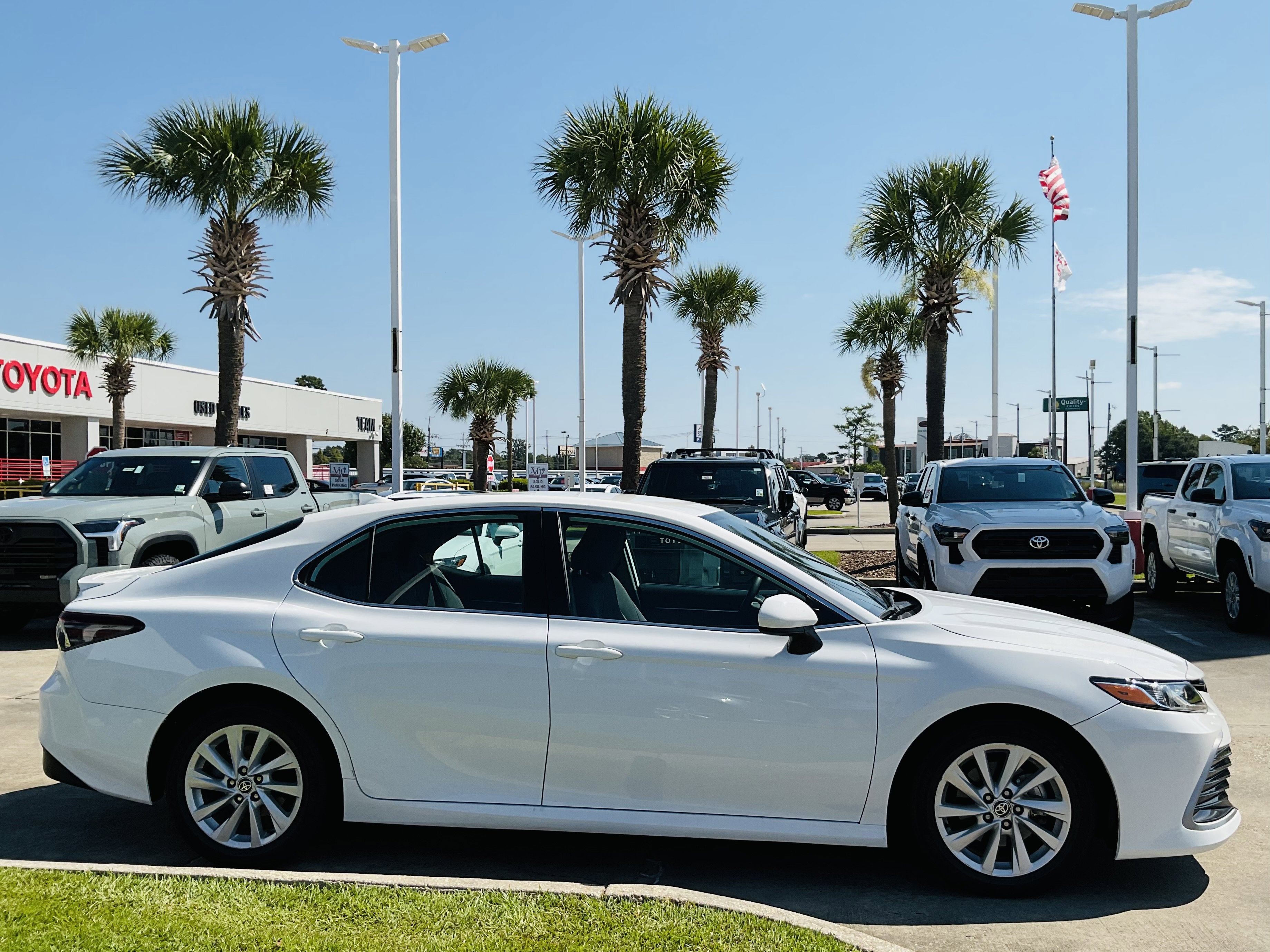 2023 Toyota CAMRY LE