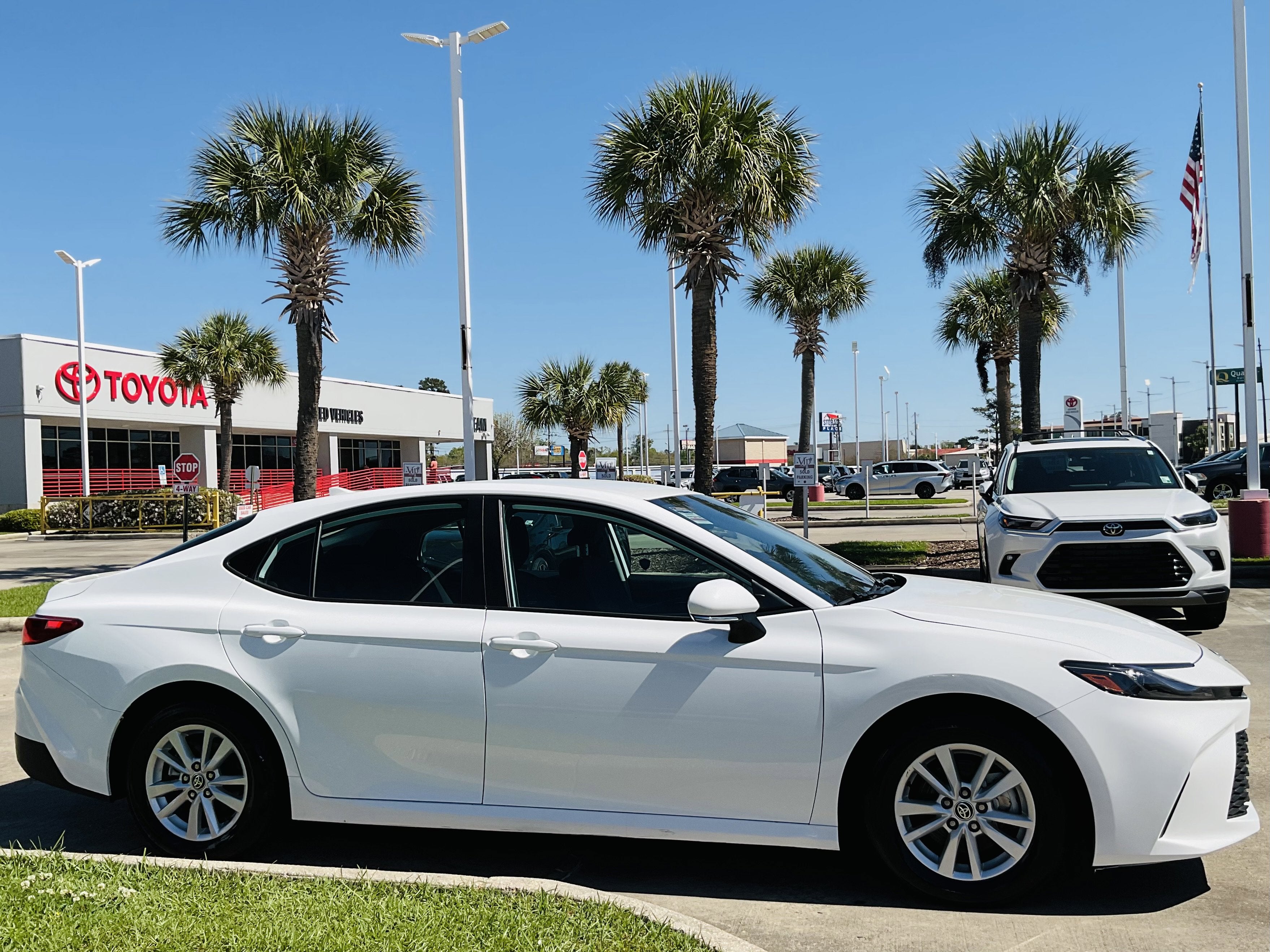 2025 Toyota CAMRY LE