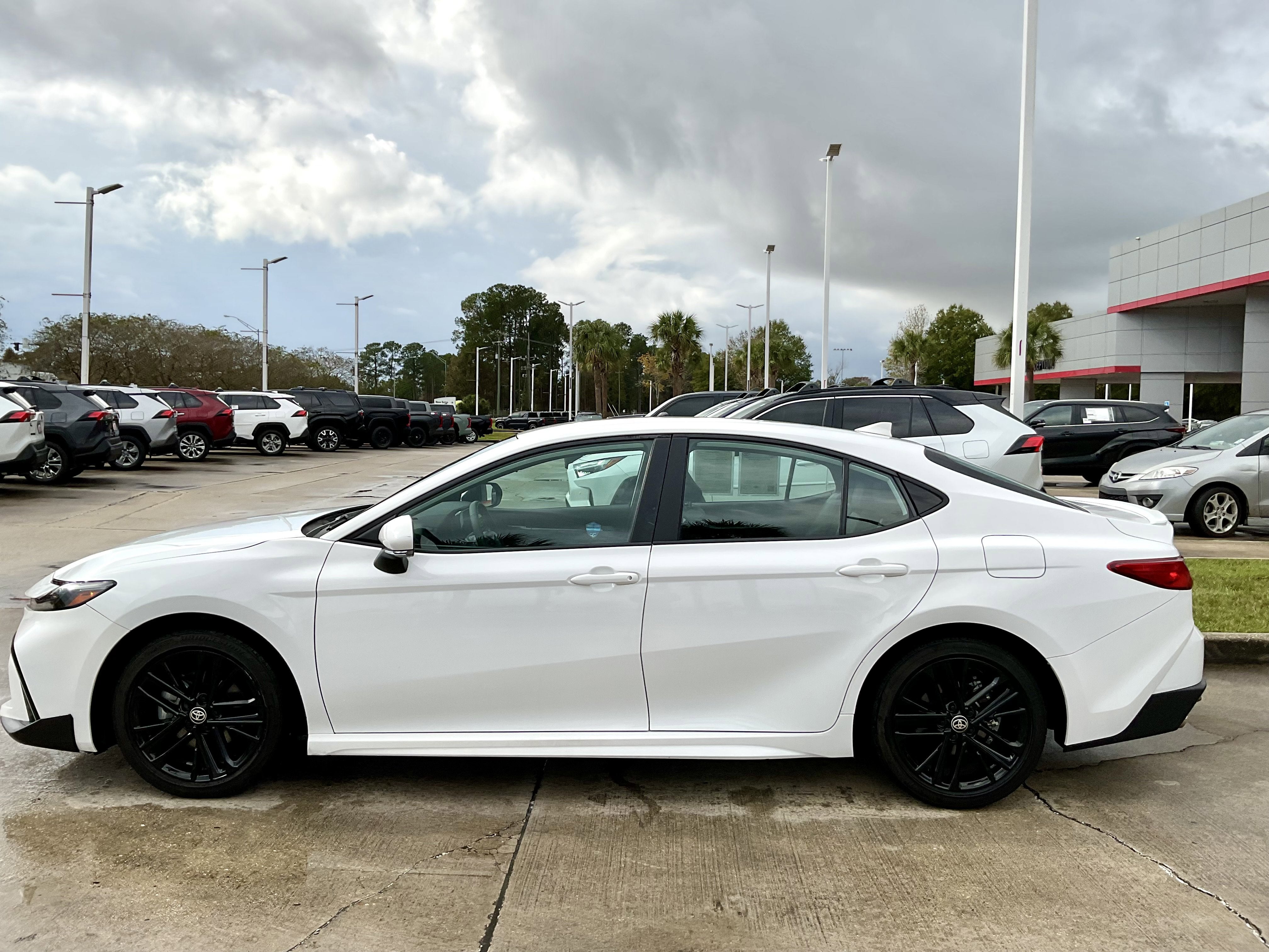 2025 Toyota CAMRY SE