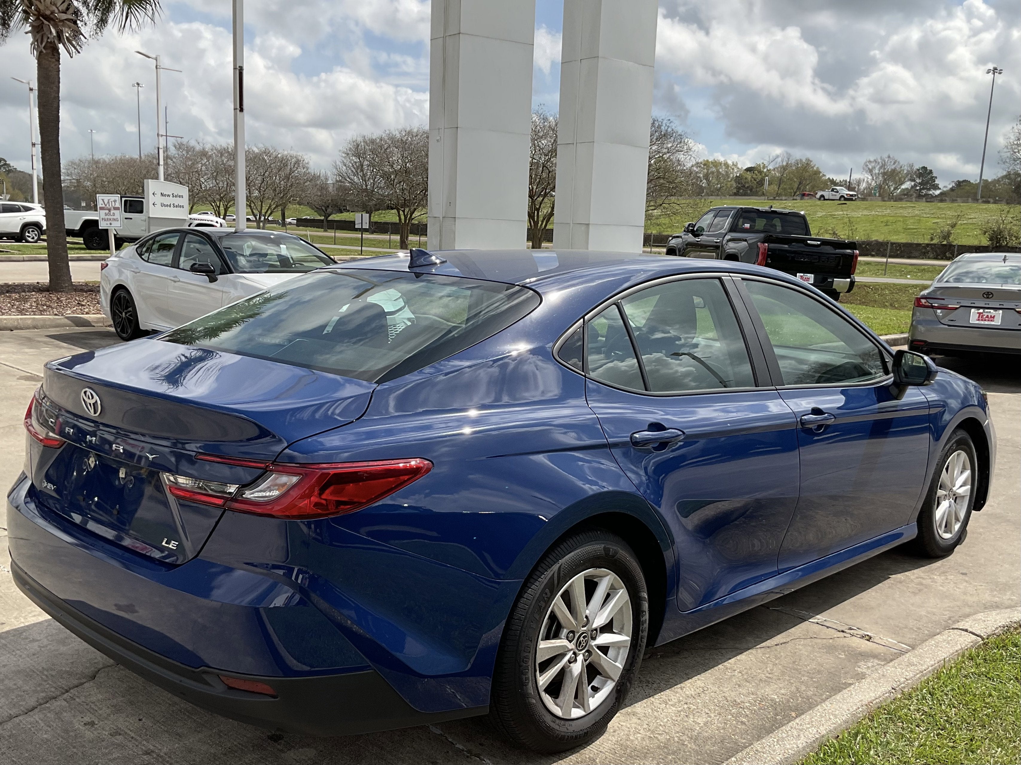 2025 Toyota CAMRY LE