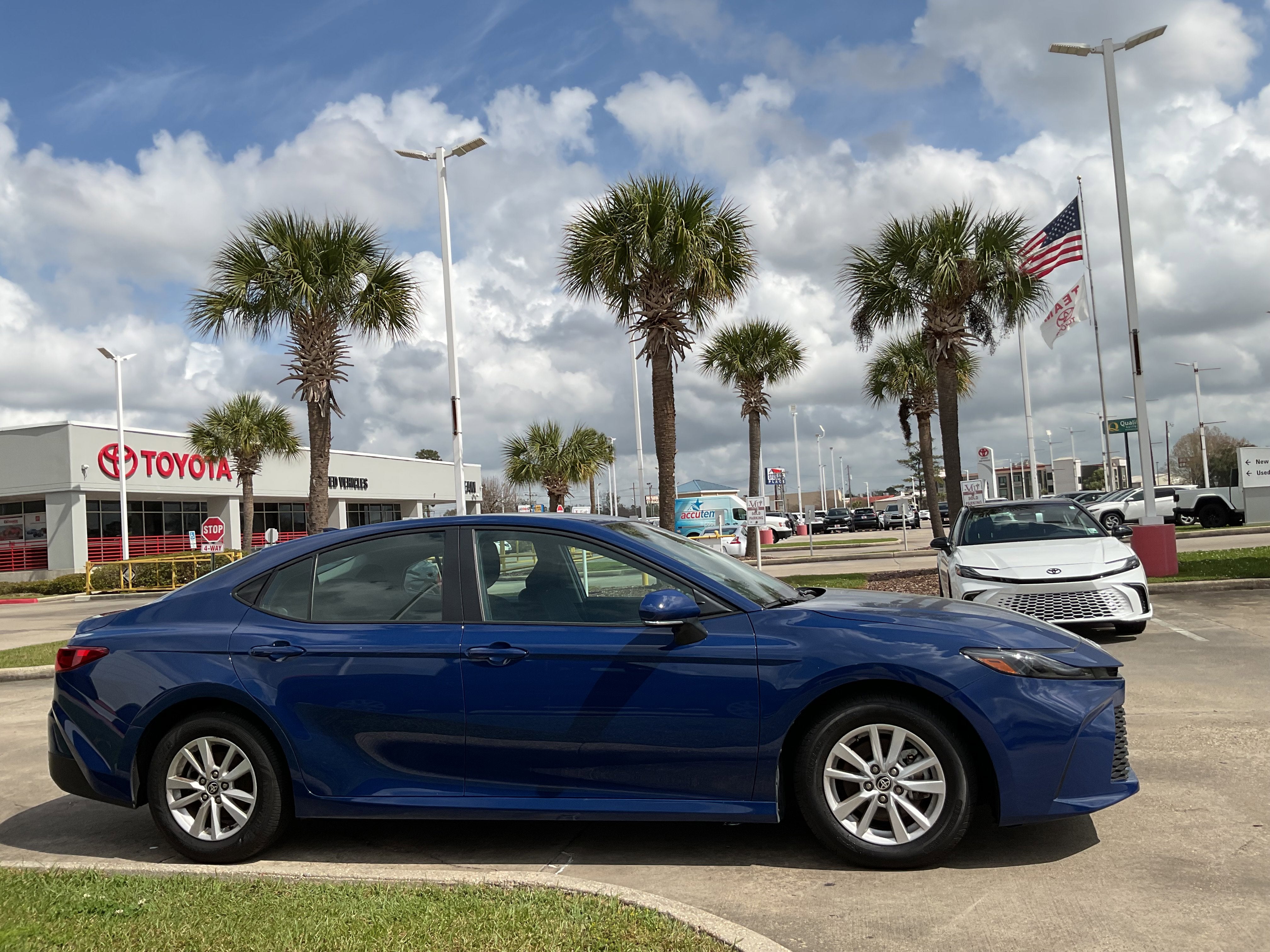 2025 Toyota CAMRY LE