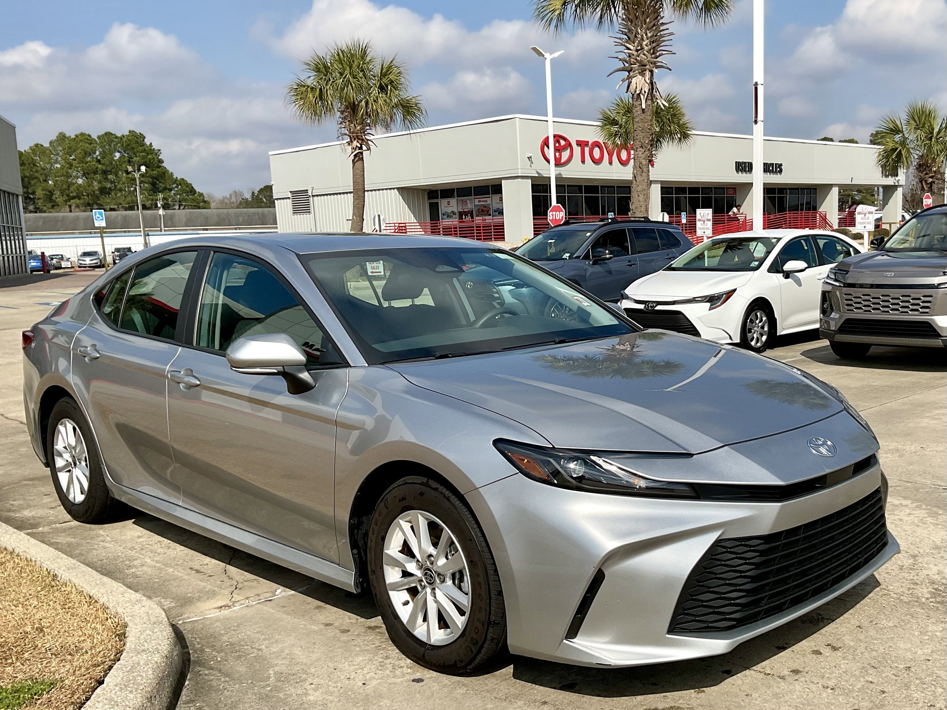 2025 Toyota CAMRY LE