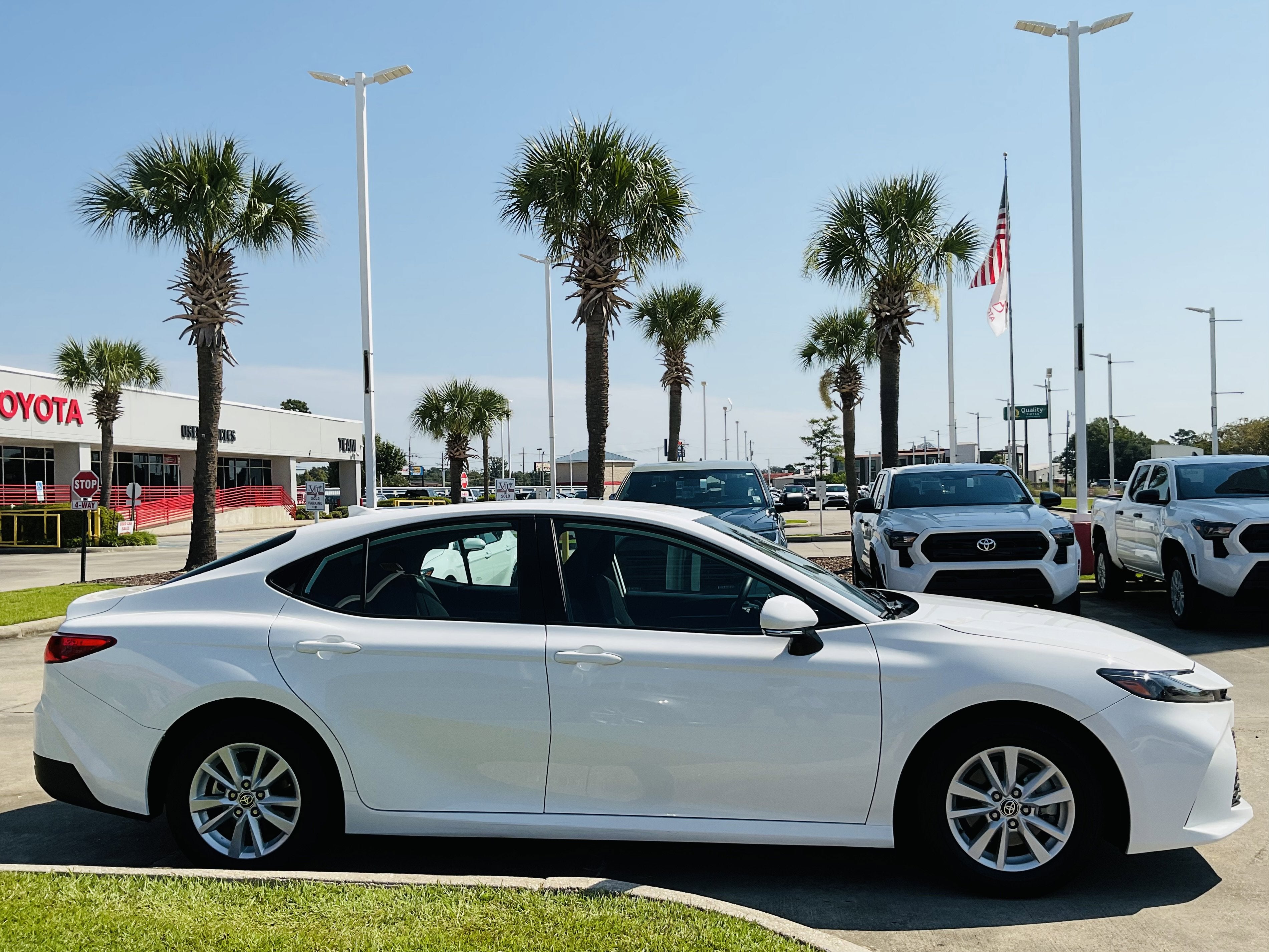 2025 Toyota CAMRY LE
